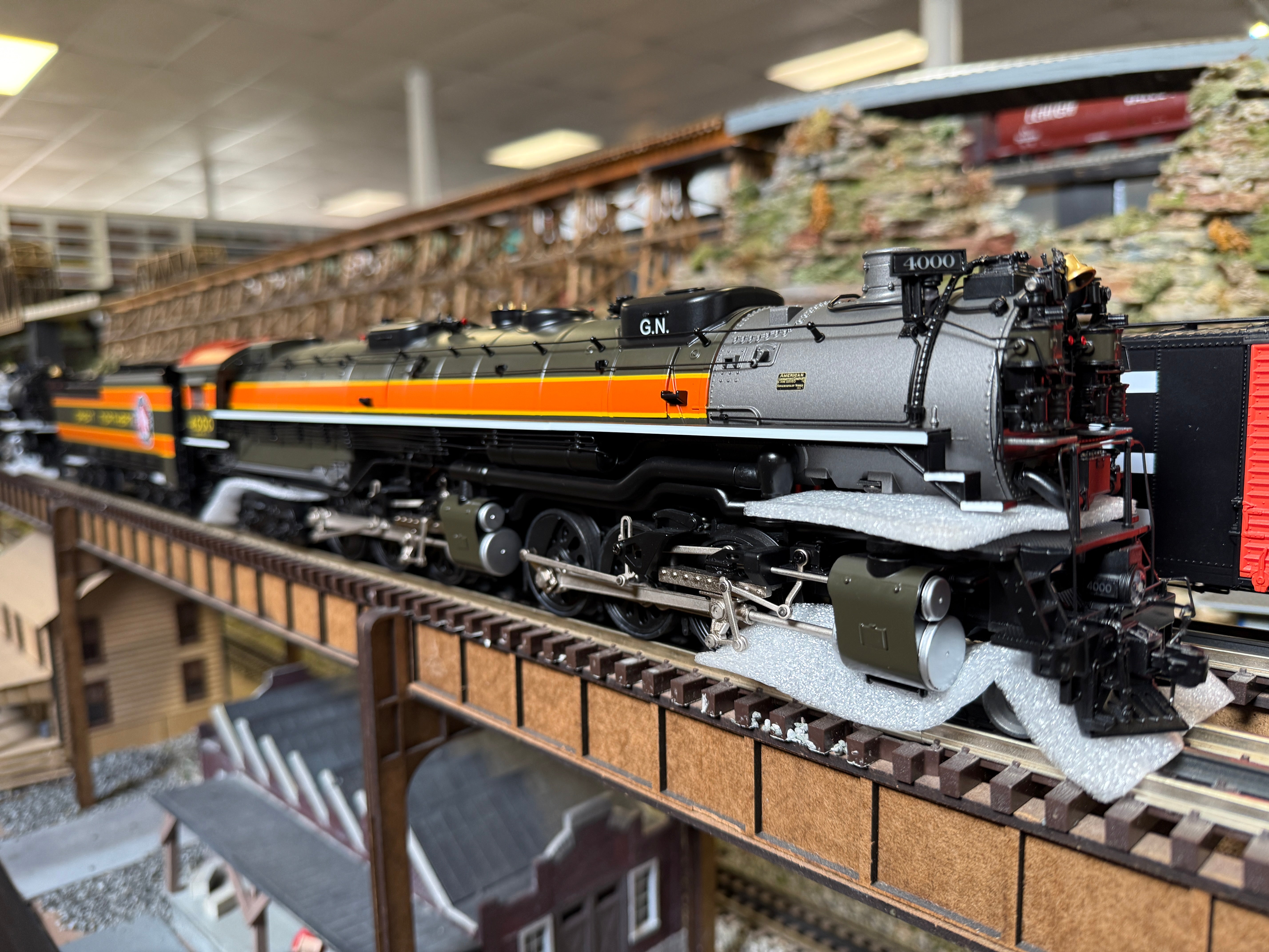 MTH 20-3943-1 - 4-6-6-4 Z-6 Challenger Steam Engine "Great Northern" #4000 w/ PS3 (Empire Builder)