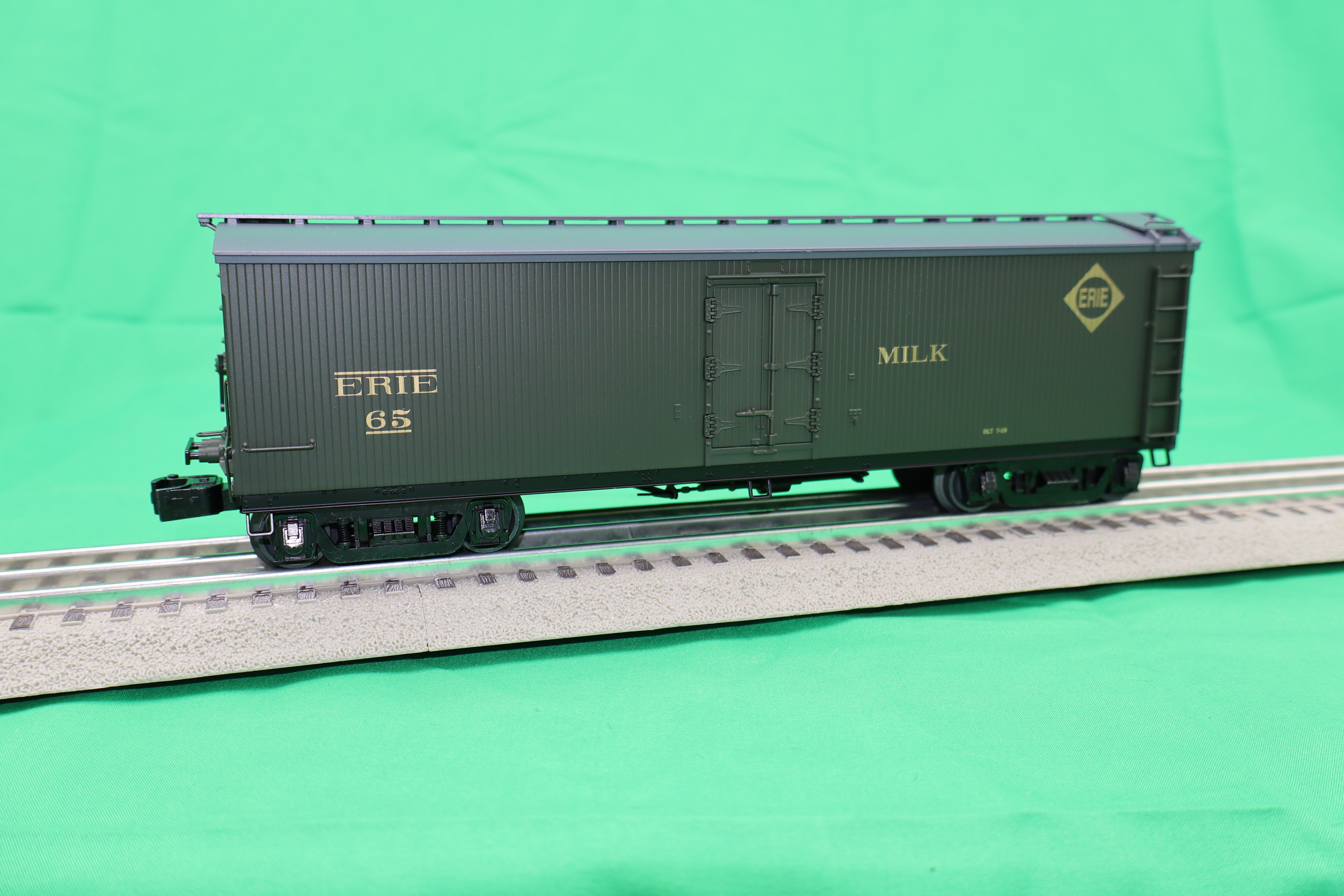 Lionel 2426490 - Milk Car "Erie" #65