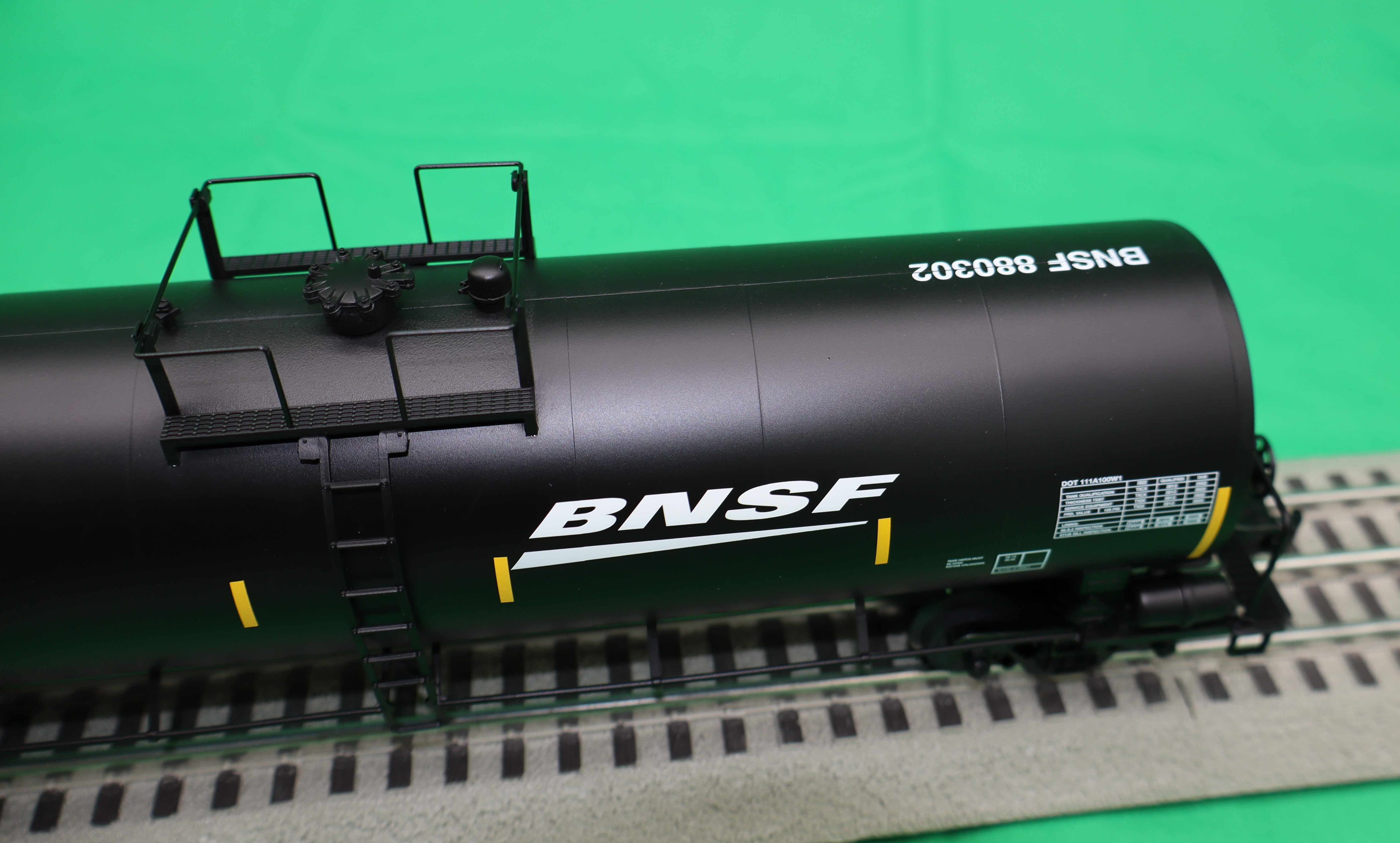 Lionel 2442359 - 50' Tank Car "BNSF" #880302