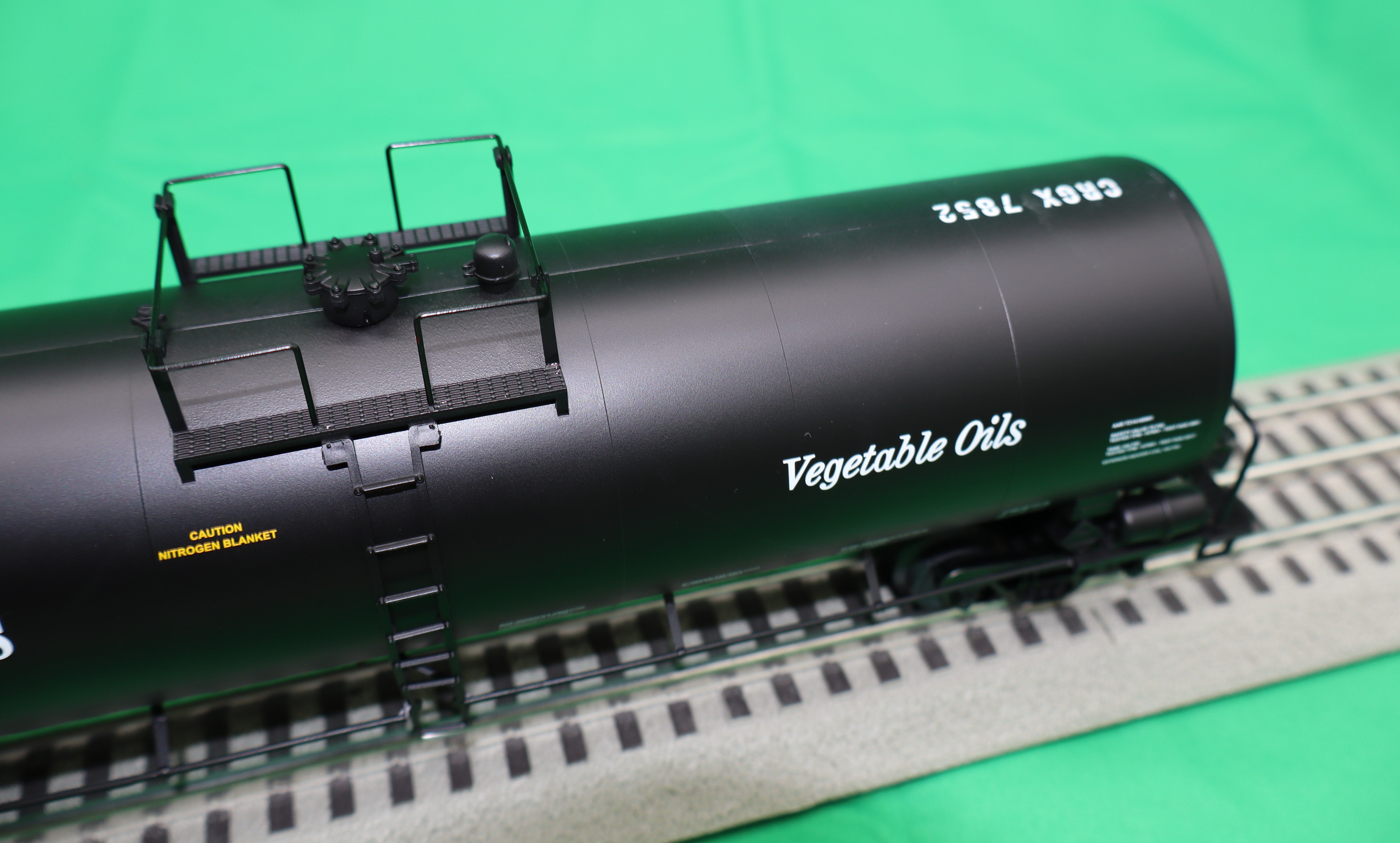 Lionel 2442369 - 50' Tank Car "Cargill" #7852