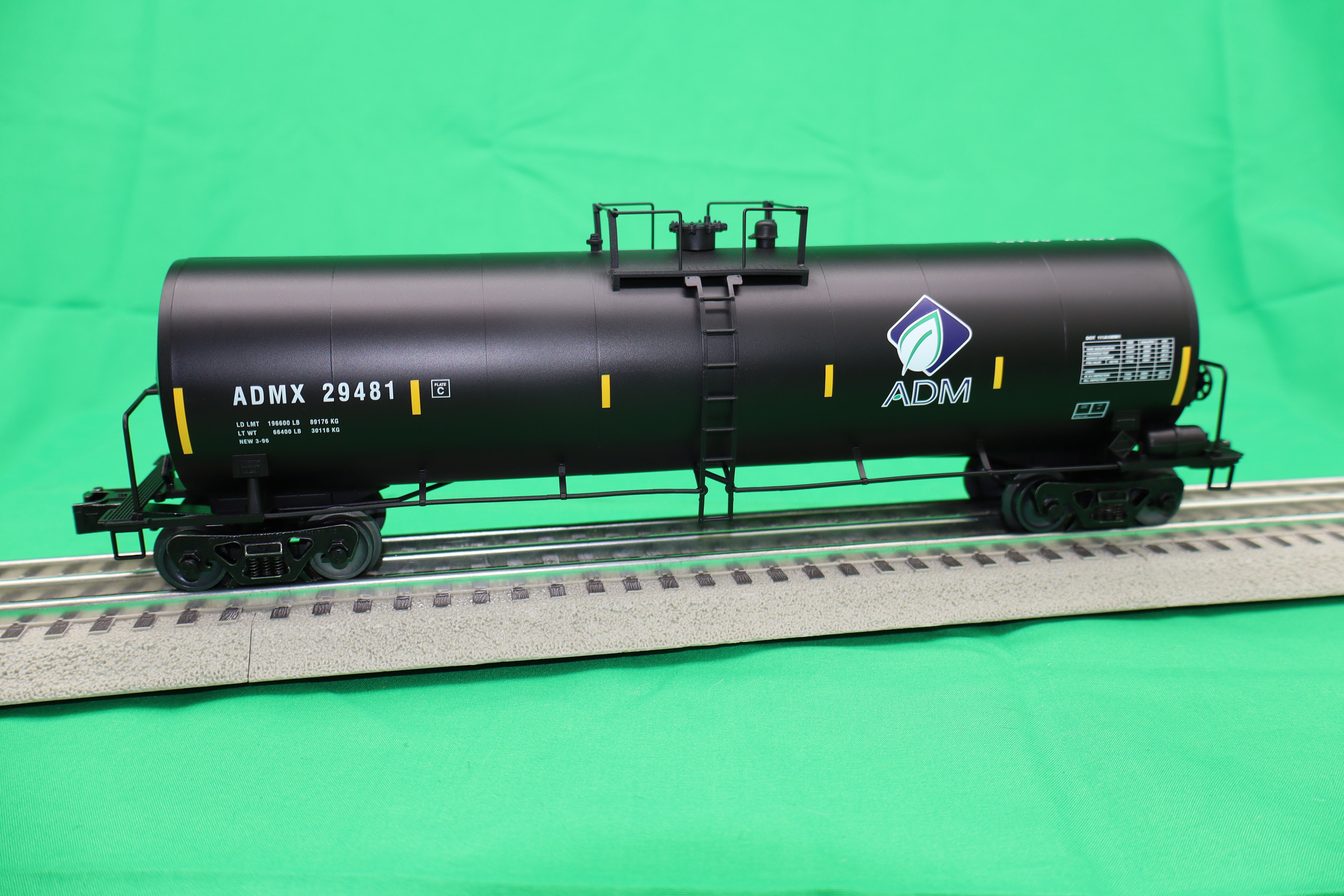 Lionel 2442340 - 50' Tank Car "ADM" (3-Car)