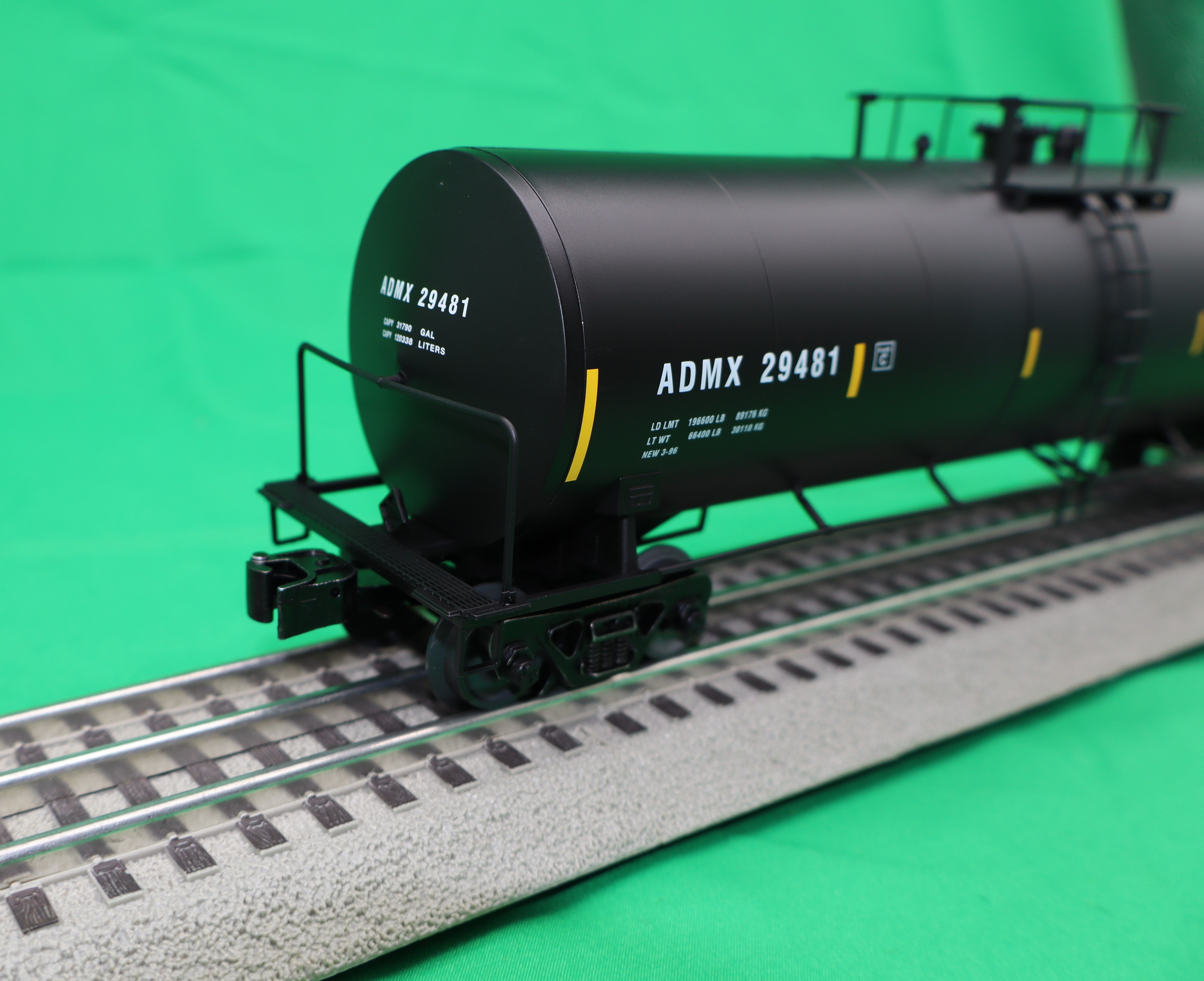 Lionel 2442349 - 50' Tank Car "ADM" #29481