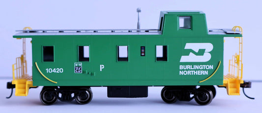 Bachmann HO 14005 - Slanted Offset Cupola Caboose "Burlington Northern" #10420