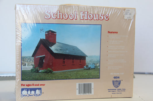 Your Town USA #4104 School House HO Scale-Second hand-M4051