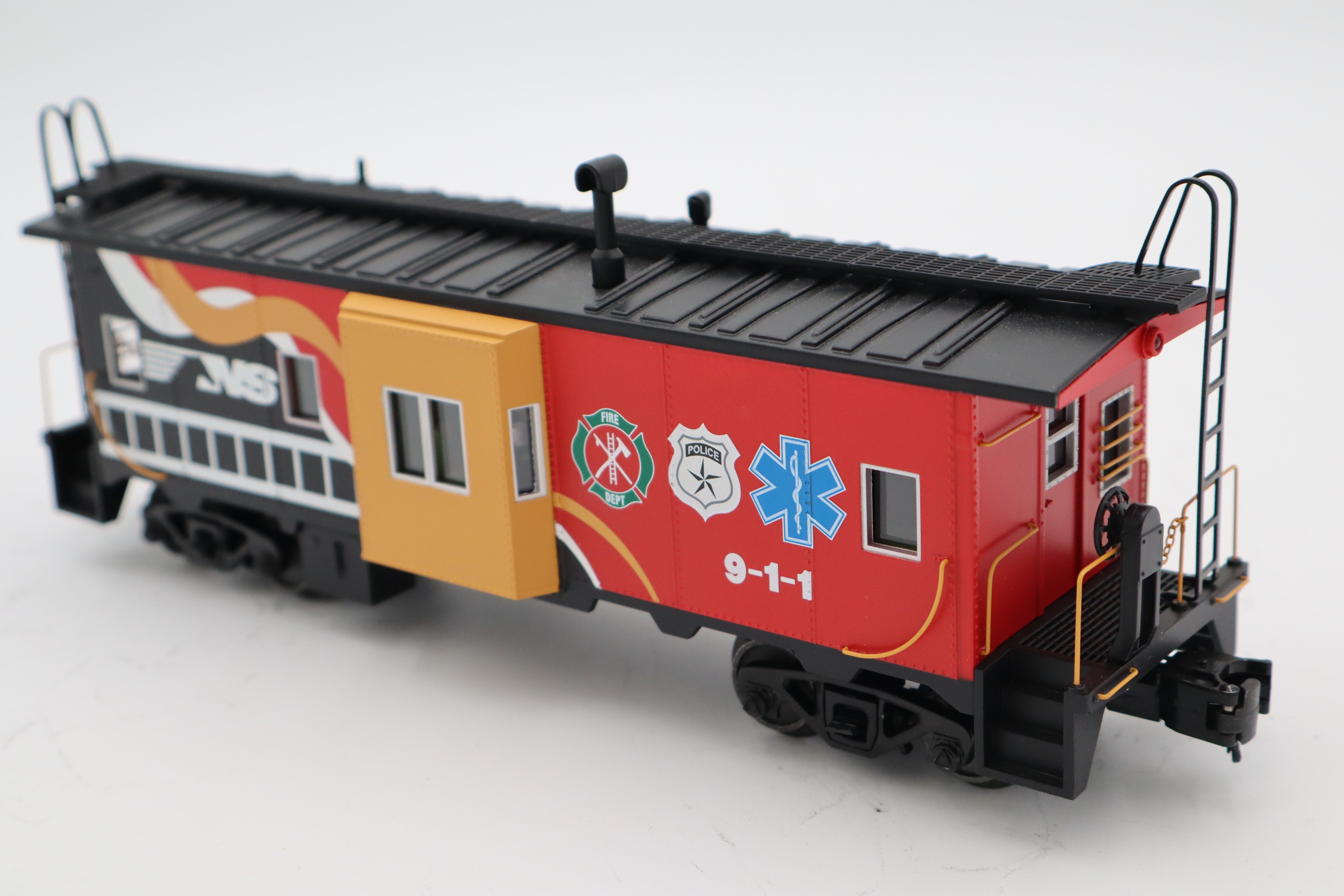 Rail King 30-20361-1e Norfolk Southern First Responders SD70ACe Imperial Diesel Engine & Rail King 30-20361a Norfolk Southern First Responders Bay Window Caboose-Second hand-M8451