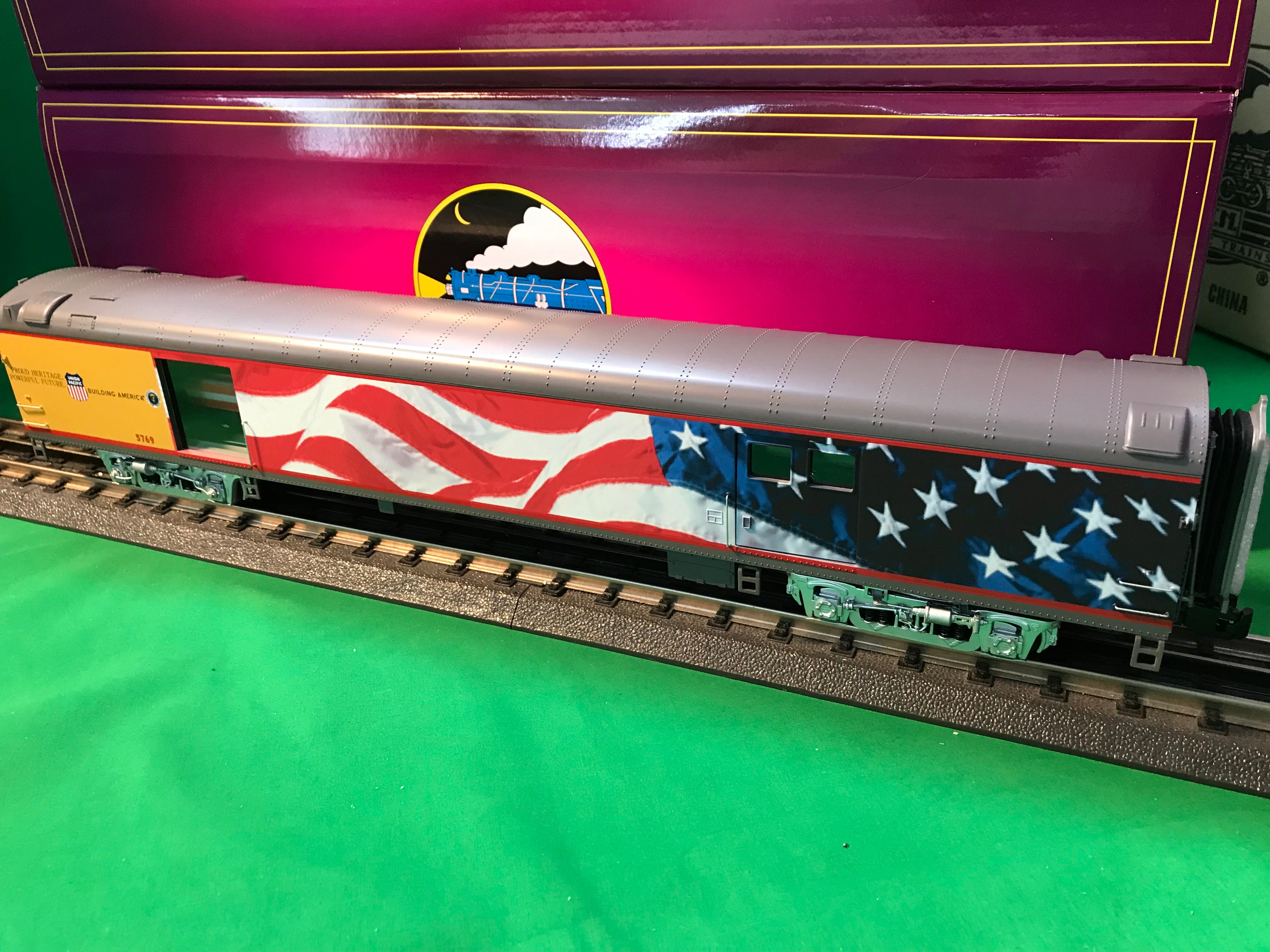 MTH 20-64089 Union Pacific (#5769) 70' Streamlined Baggage Passenger Car (Smooth)-Second hand-M5234