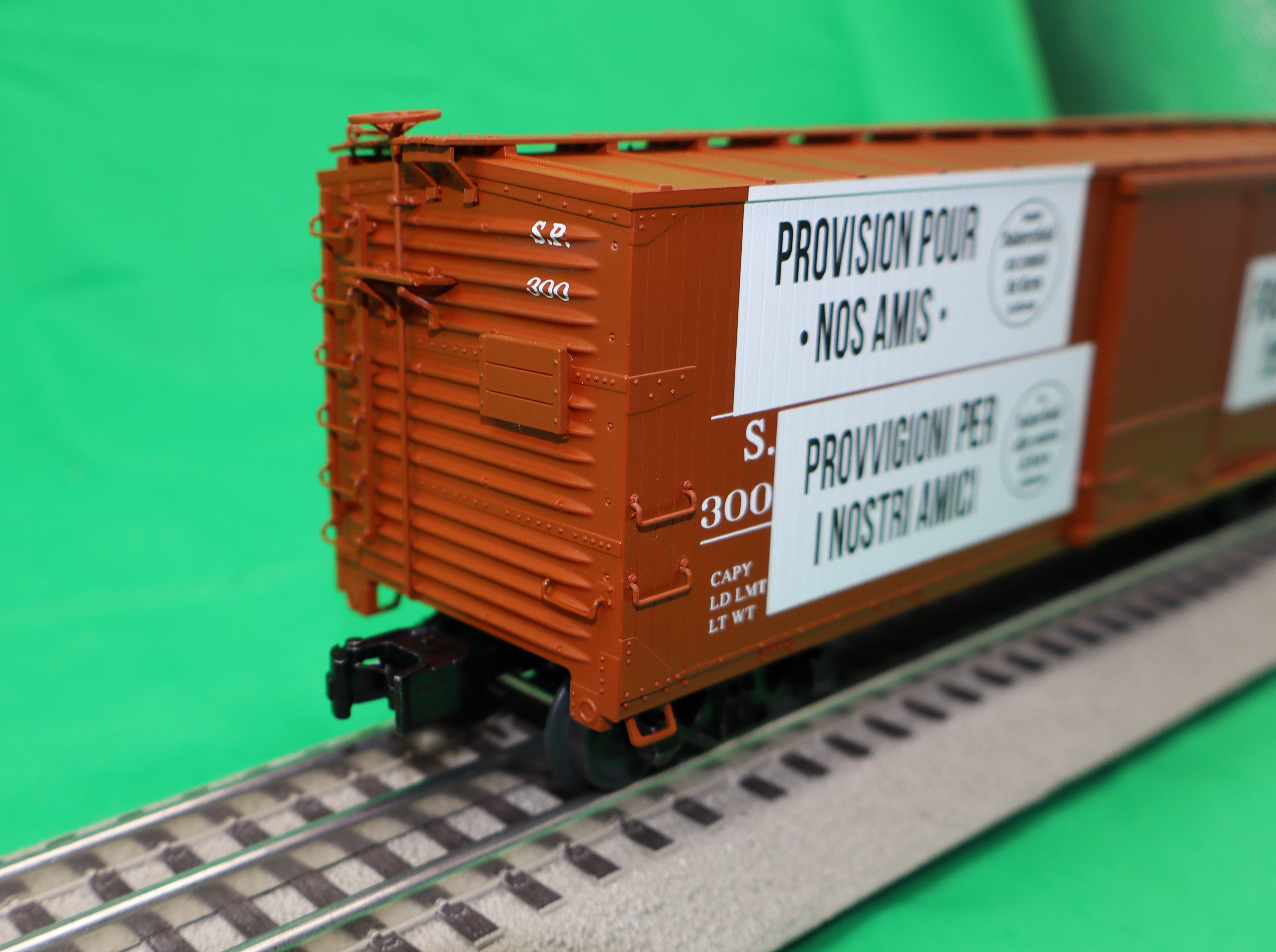 Lionel 2426220 - Double Sheathed Boxcar "Southern Pacific" #300 (Friendship Train)