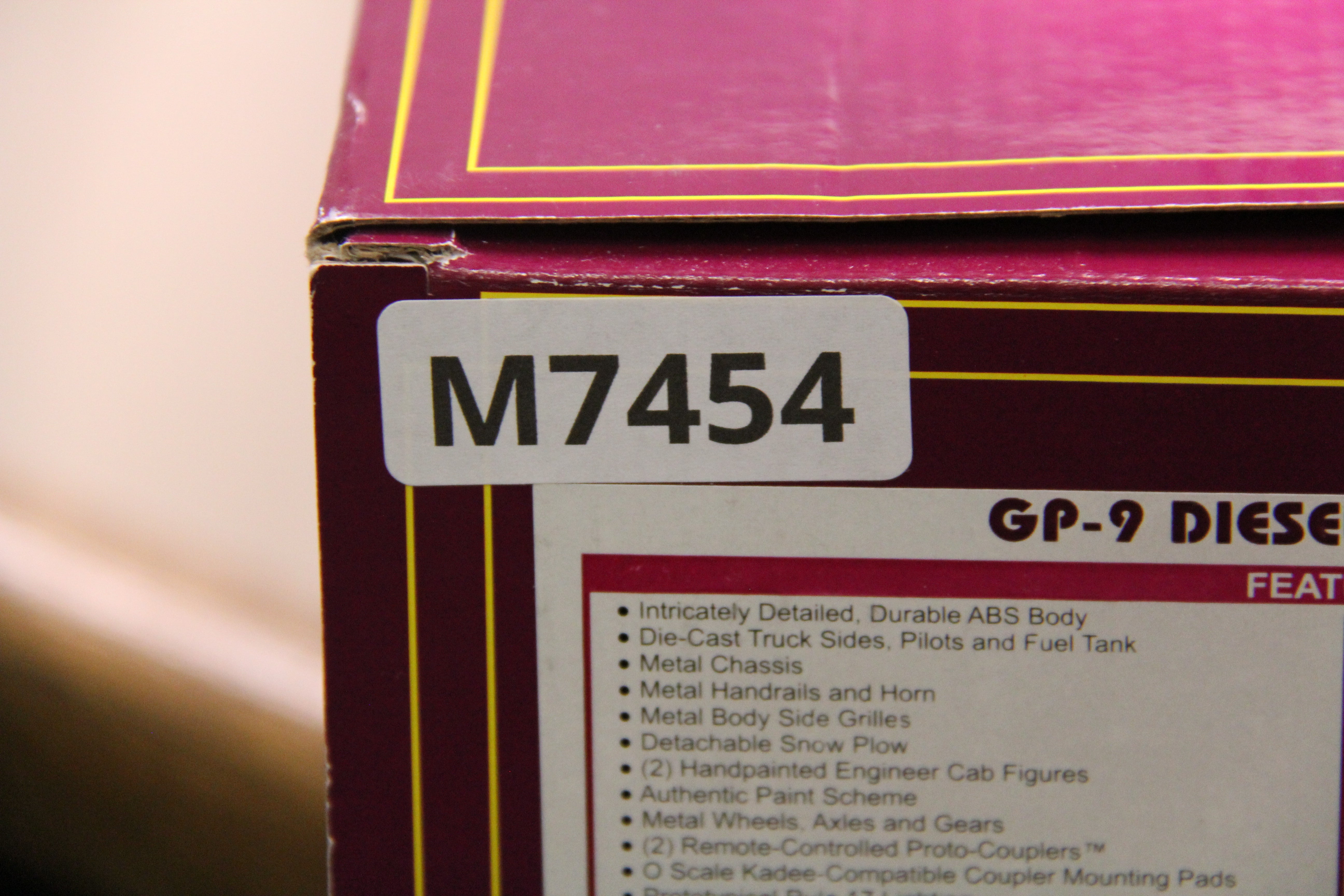 MTH 20-21518-1 Great Northern GP-9 Diesel Engine #695-Second hand-M7454 - MrMuffin'sTrains