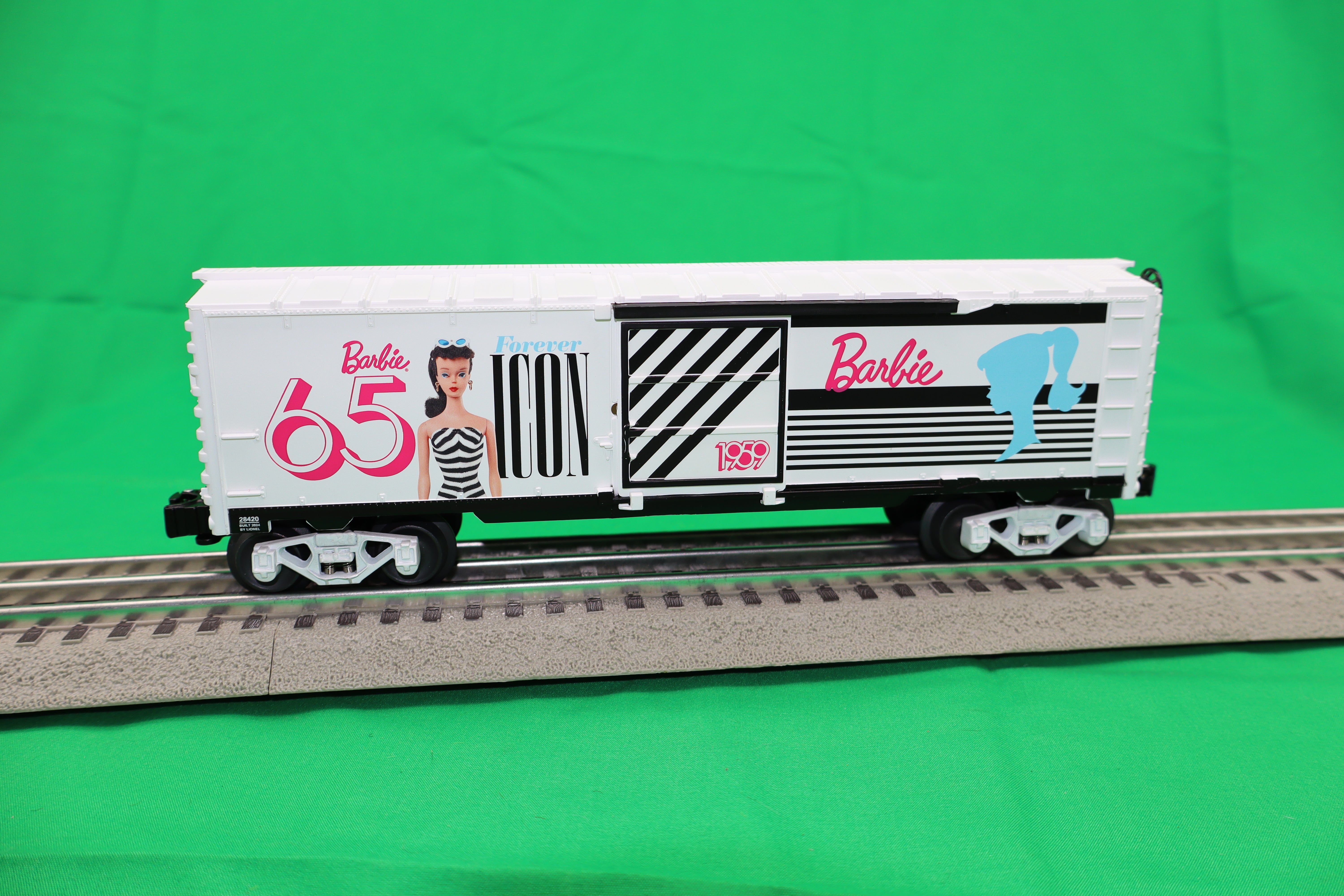 Lionel 2428420 - Barbie - 65th Anniversary 1959 Boxcar "The Original"