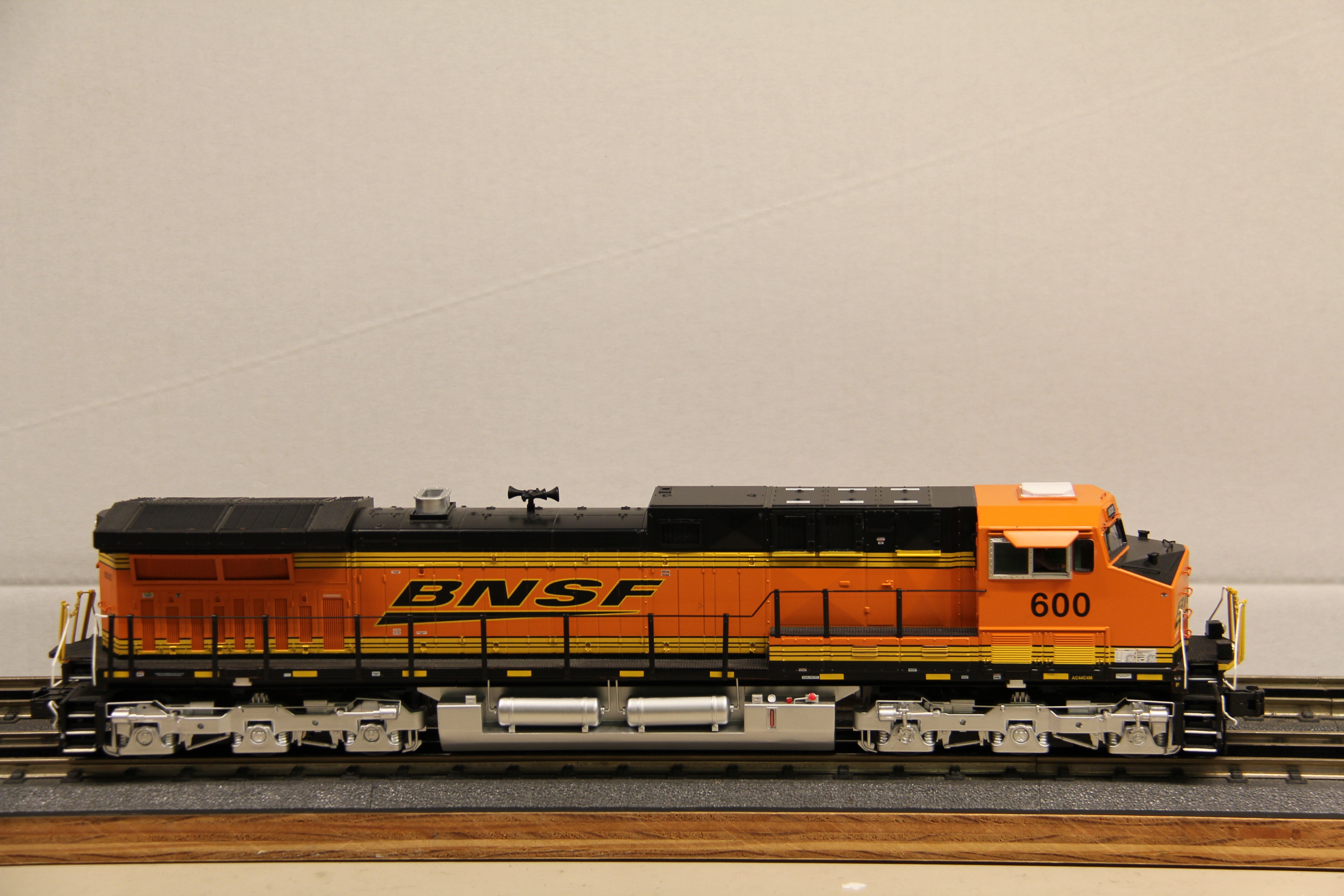 MTH 20-20637-7 BNSF AC4400CW Diesel Engine #600-Second hand-M7456 - MrMuffin'sTrains