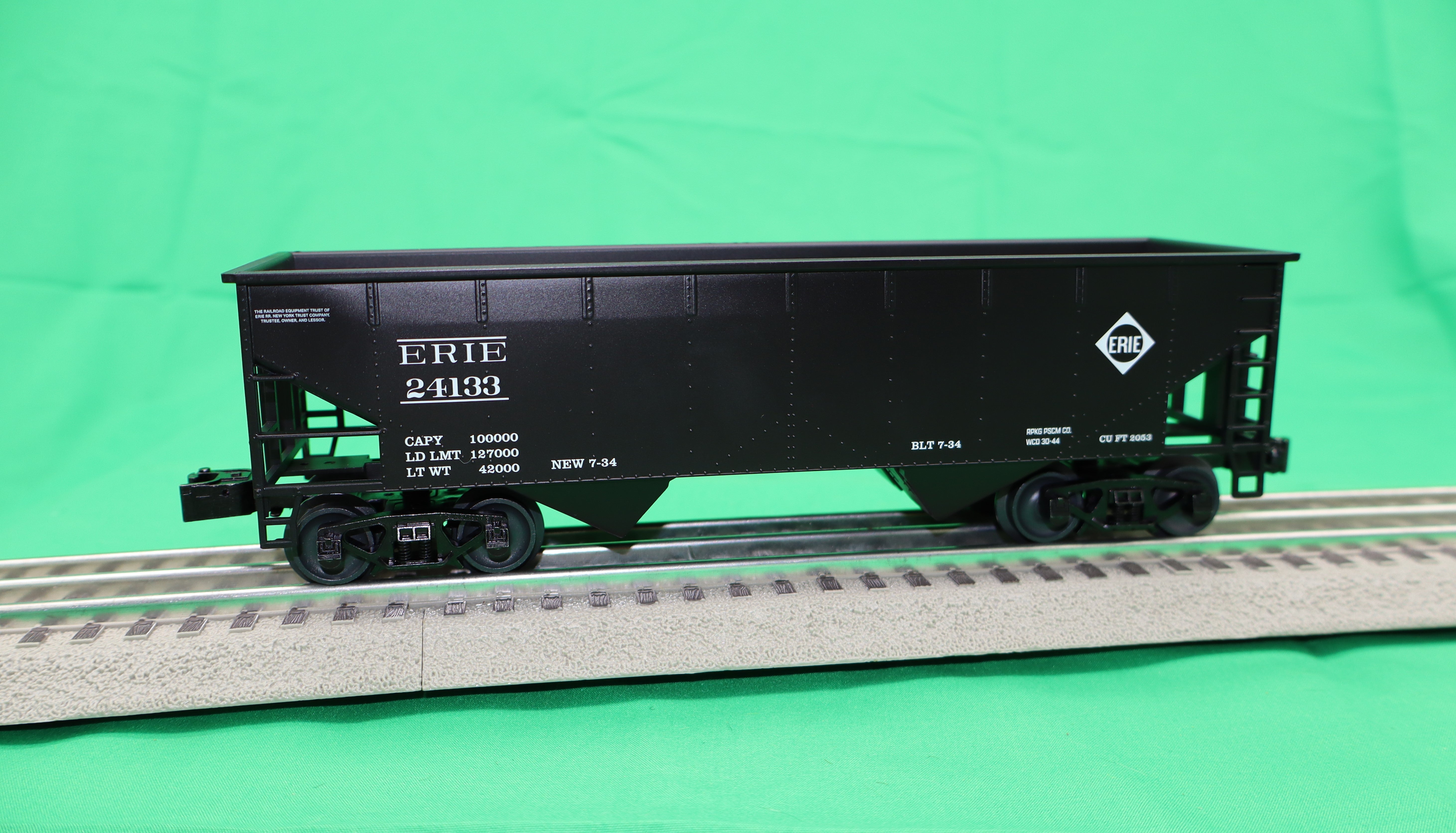 Lionel 2442310 - 2-Bay AAR Hopper Car "Erie" (3-Car) Set #1