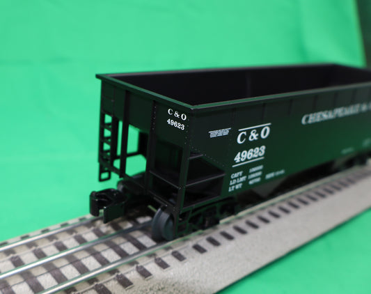 Lionel 2442309 - 2-Bay AAR Hopper Car "Chesapeake & Ohio" #49623 - MrMuffin'sTrains