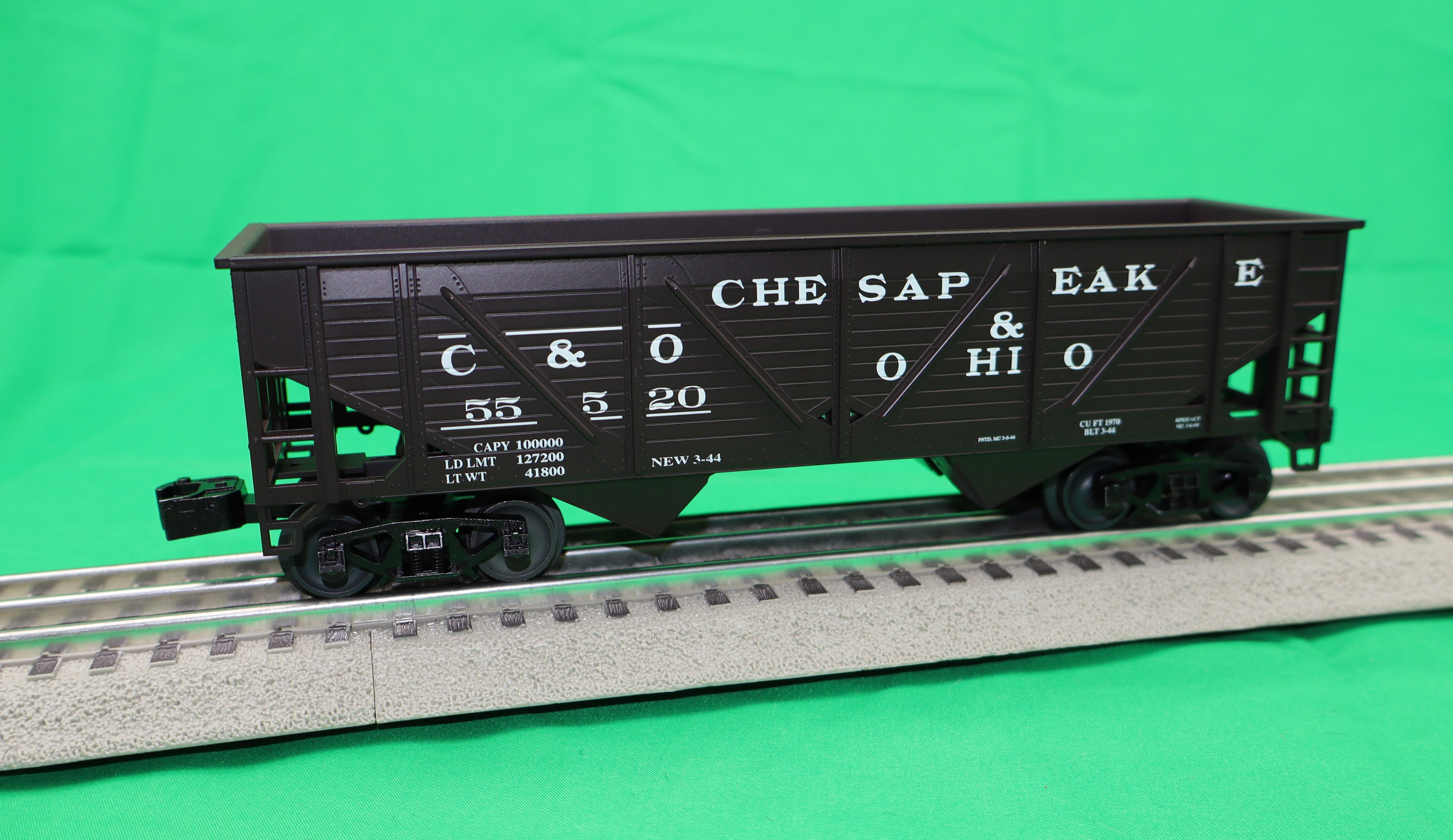 Lionel 2442070 - Composite 2-Bay Hopper "Chesapeake & Ohio" (3-Car) Set #1