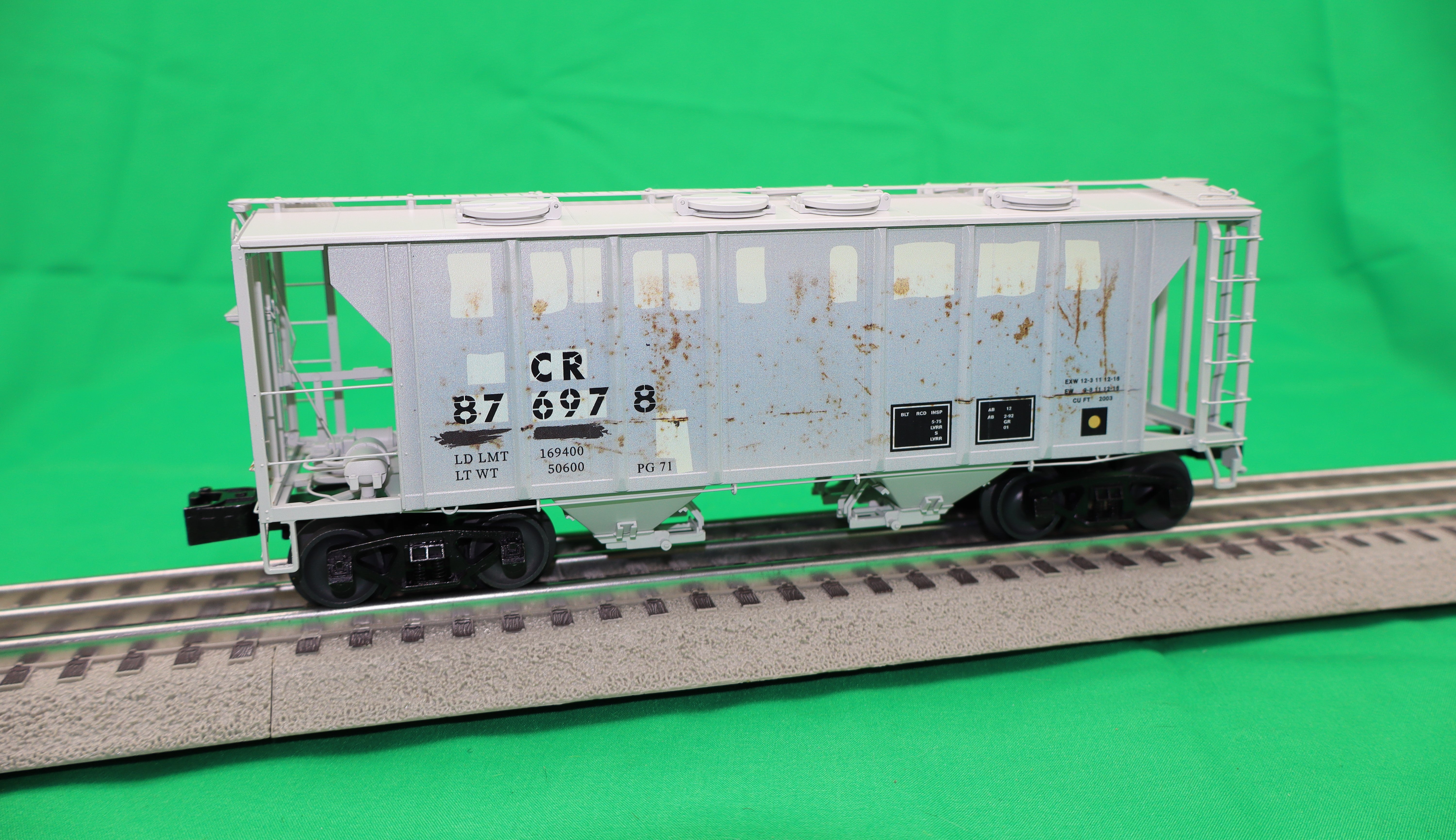 Lionel 2426631 - PS-2 Covered Hopper Car "Conrail" #876978 (Rusty but Trusty)