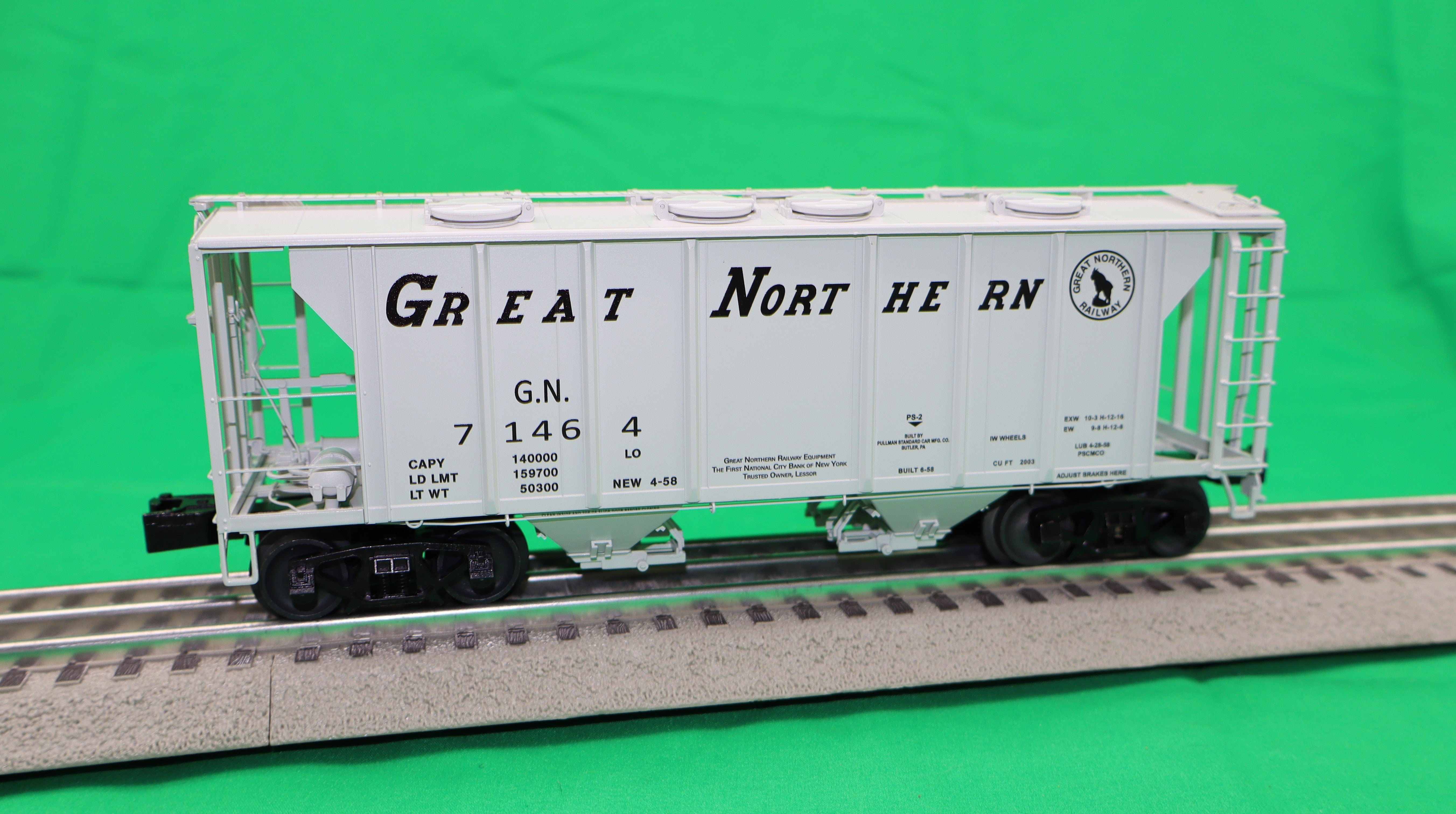 Lionel 2426640 - PS-2 Covered Hopper Car "Great Northern" #71464