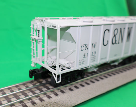 Lionel 2426620 - PS-2 Covered Hopper Car "Chicago & North Western" #4110 - MrMuffin'sTrains
