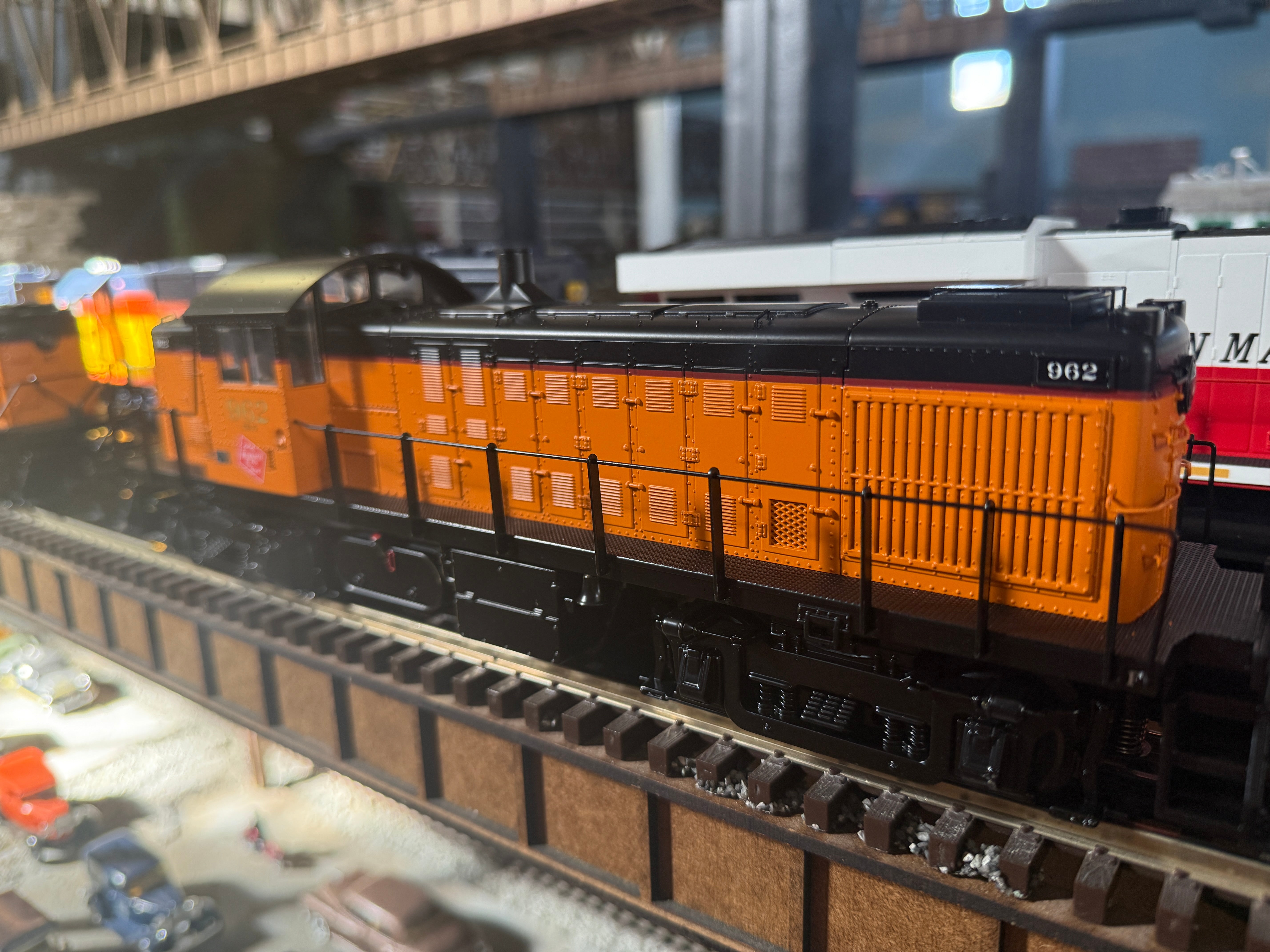 MTH 30-21297-1 - Alco RS-1 Diesel Engine "Milwaukee Road" #962 w/ PS3 - Custom Run for MrMuffin'sTrains