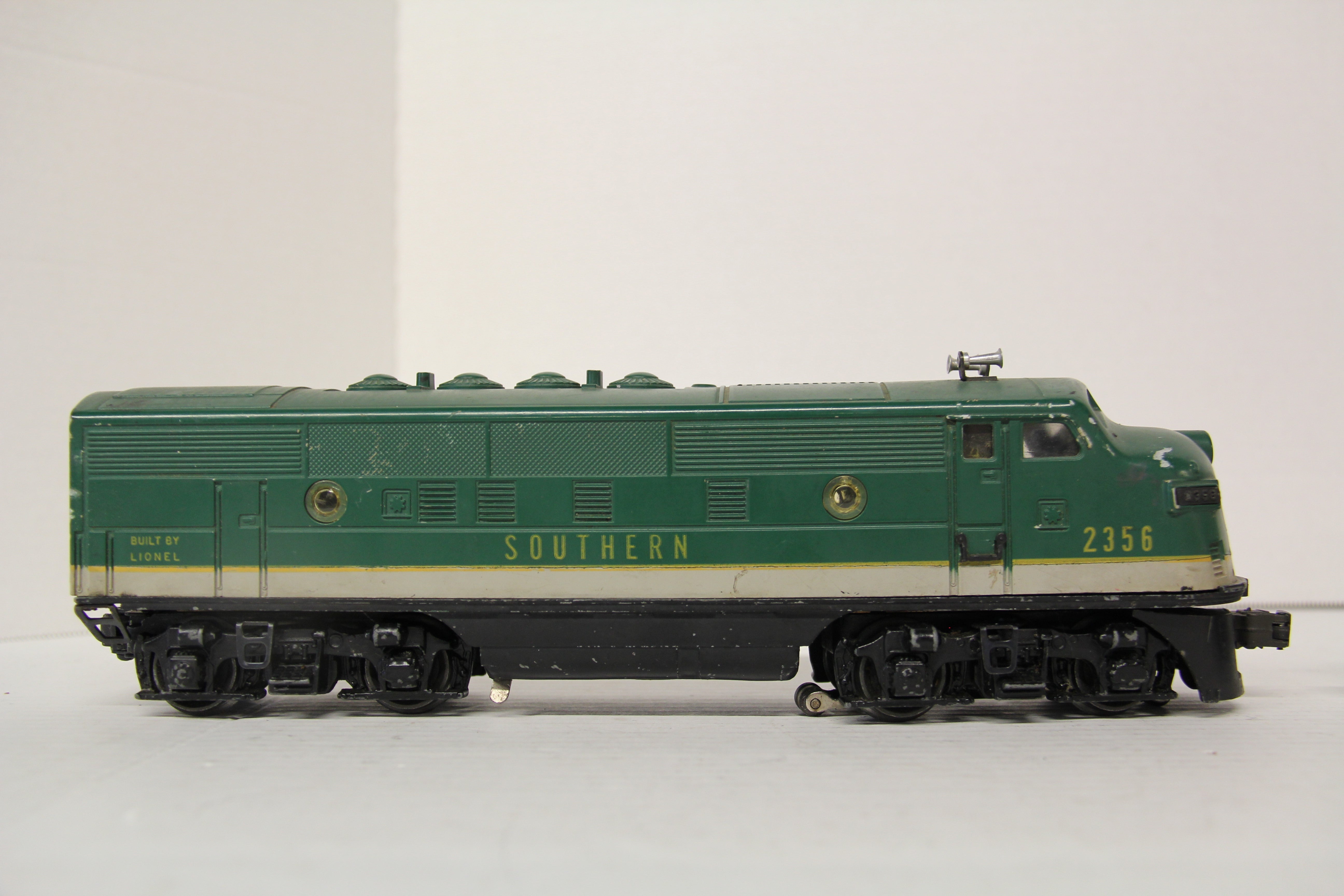Lionel PostWar Southern F3 AA Diesel Units-Second hand-M6207