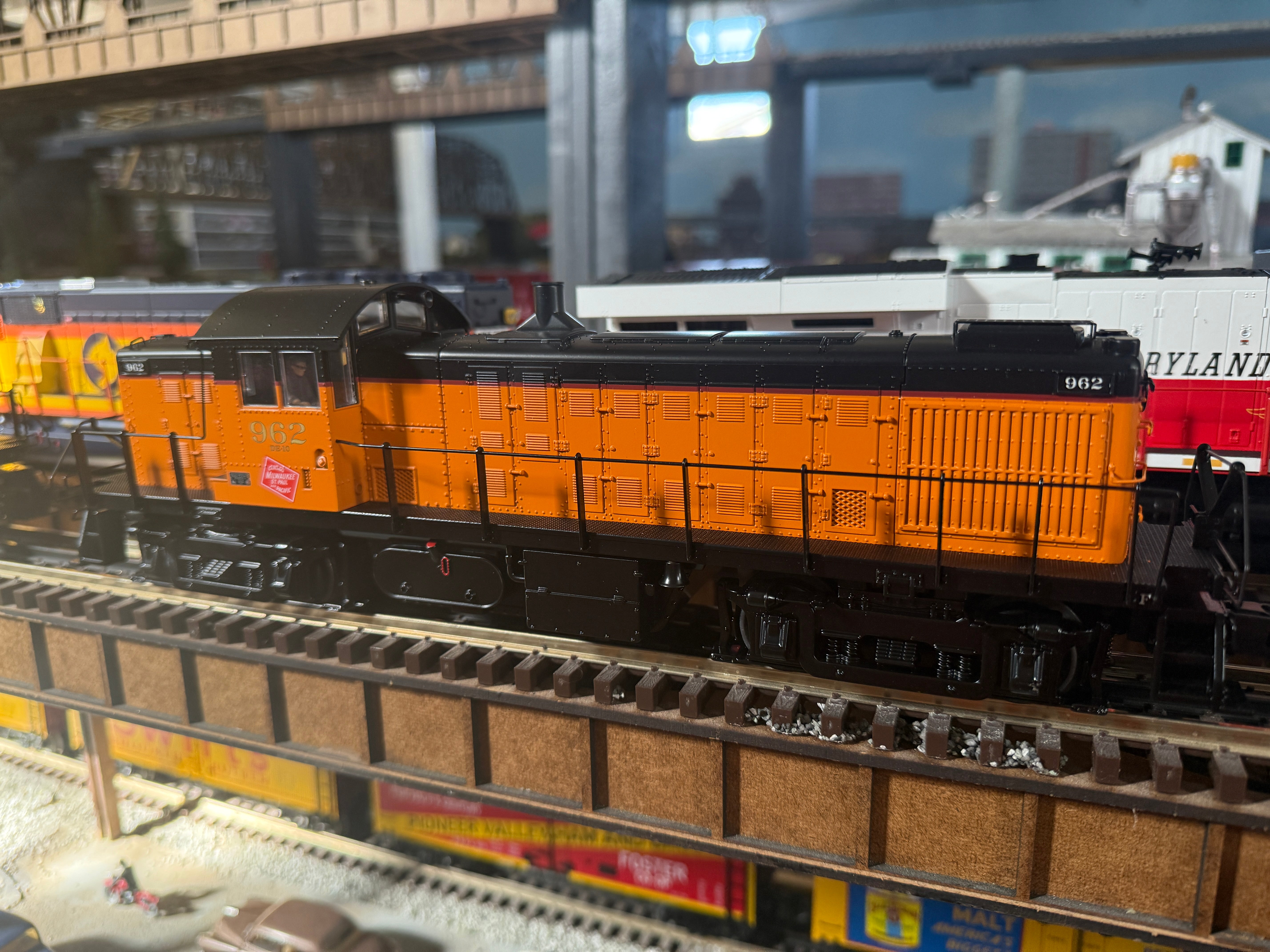 MTH 30-21297-1 - Alco RS-1 Diesel Engine "Milwaukee Road" #962 w/ PS3 - Custom Run for MrMuffin'sTrains