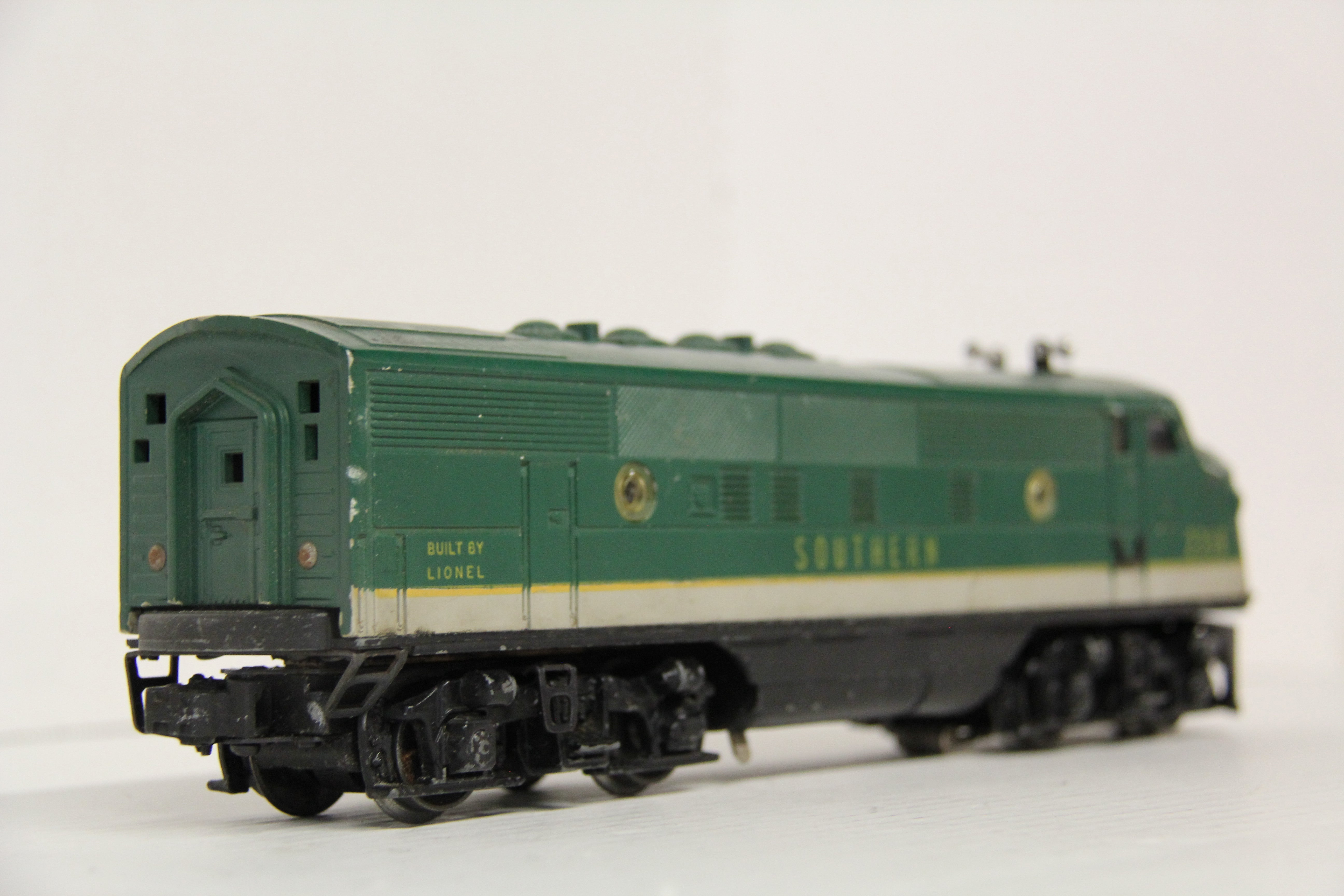 Lionel PostWar Southern F3 AA Diesel Units-Second hand-M6207
