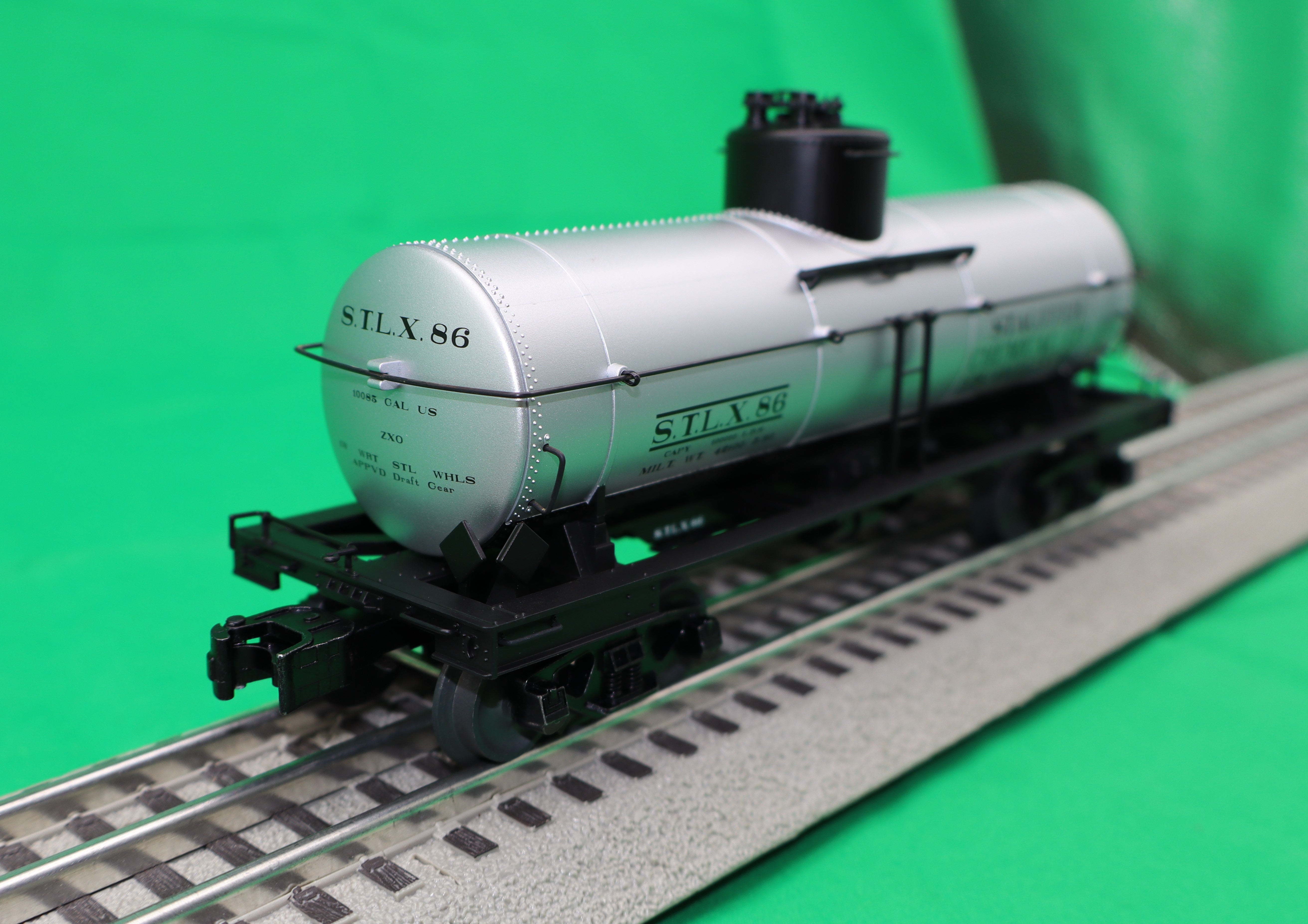 Lionel 2426580 - 8k Gallon Tank Car "Stauffer Chemical" #86