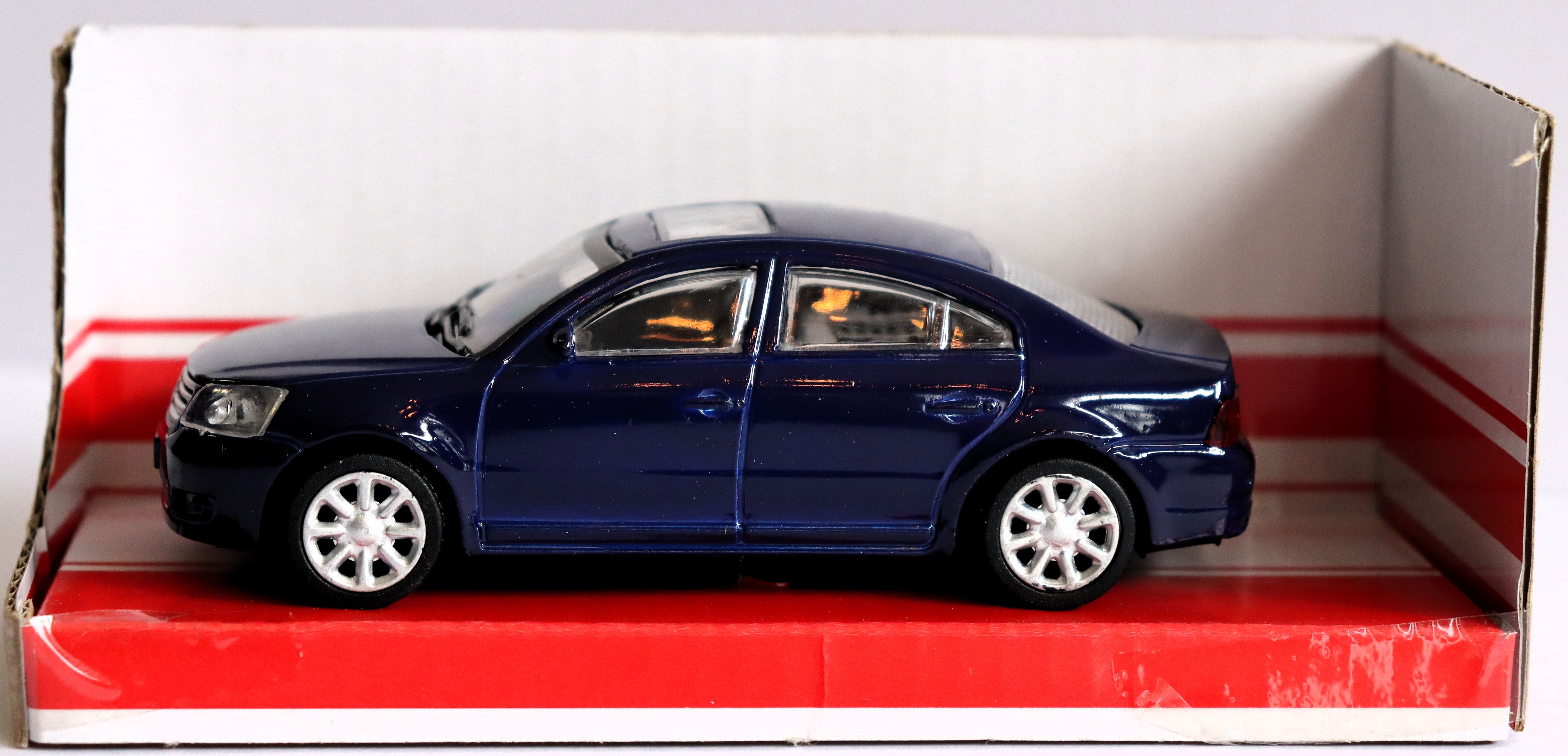 Volkswagen (Blue) 1/48 Diecast Car