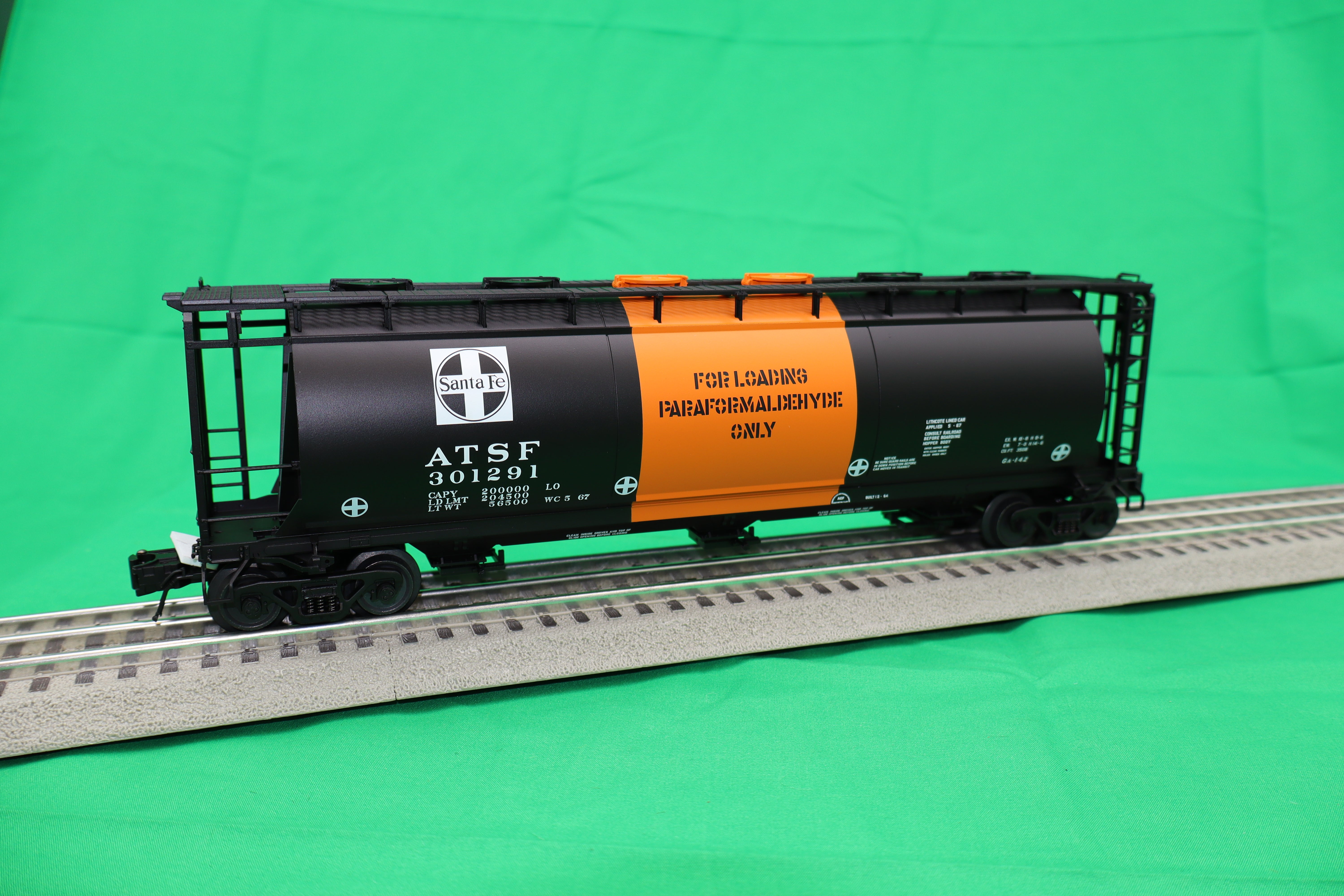 Atlas O 3002443 - Master - 3-Bay Cylindrical Hopper Car "Santa Fe" (2-Rail)