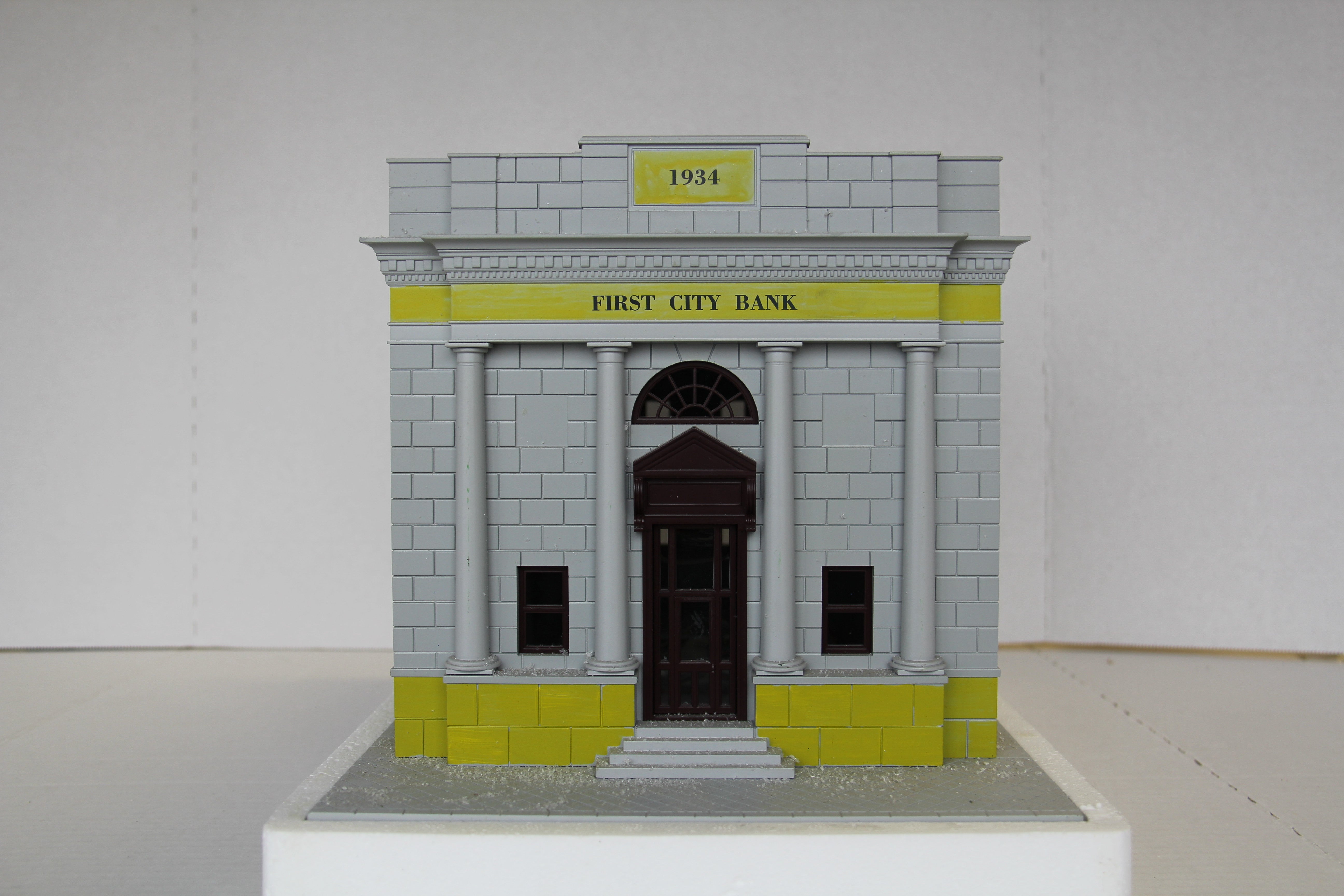 Rail King 30-9017 First City Bank 2-Tone Gray w/ Red Windows -Second hand-M3902
