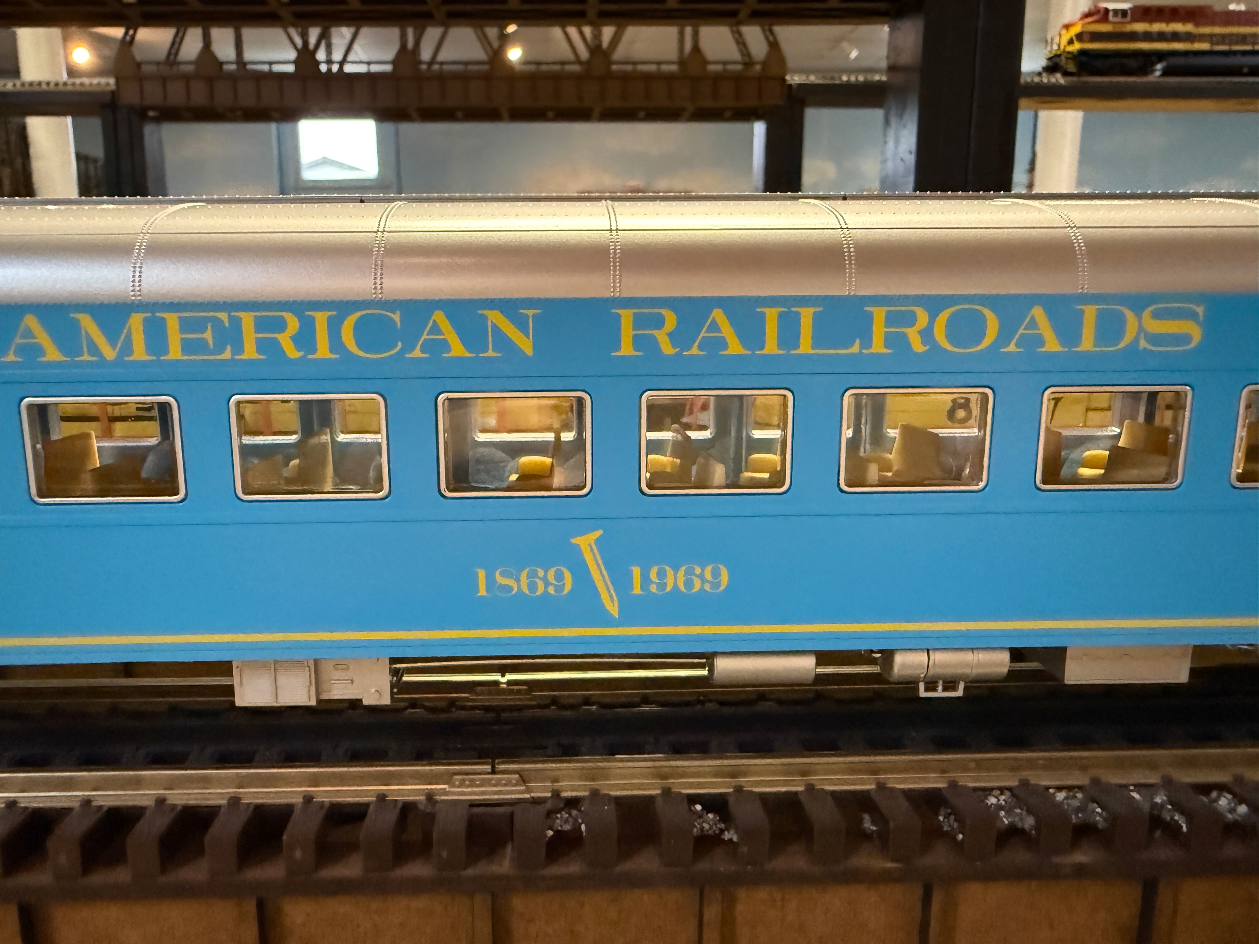 Lionel Visionline GG1 Passenger Set - American Railroads - GG1 and 11 cars - from MrMuffin'sTrains Collection