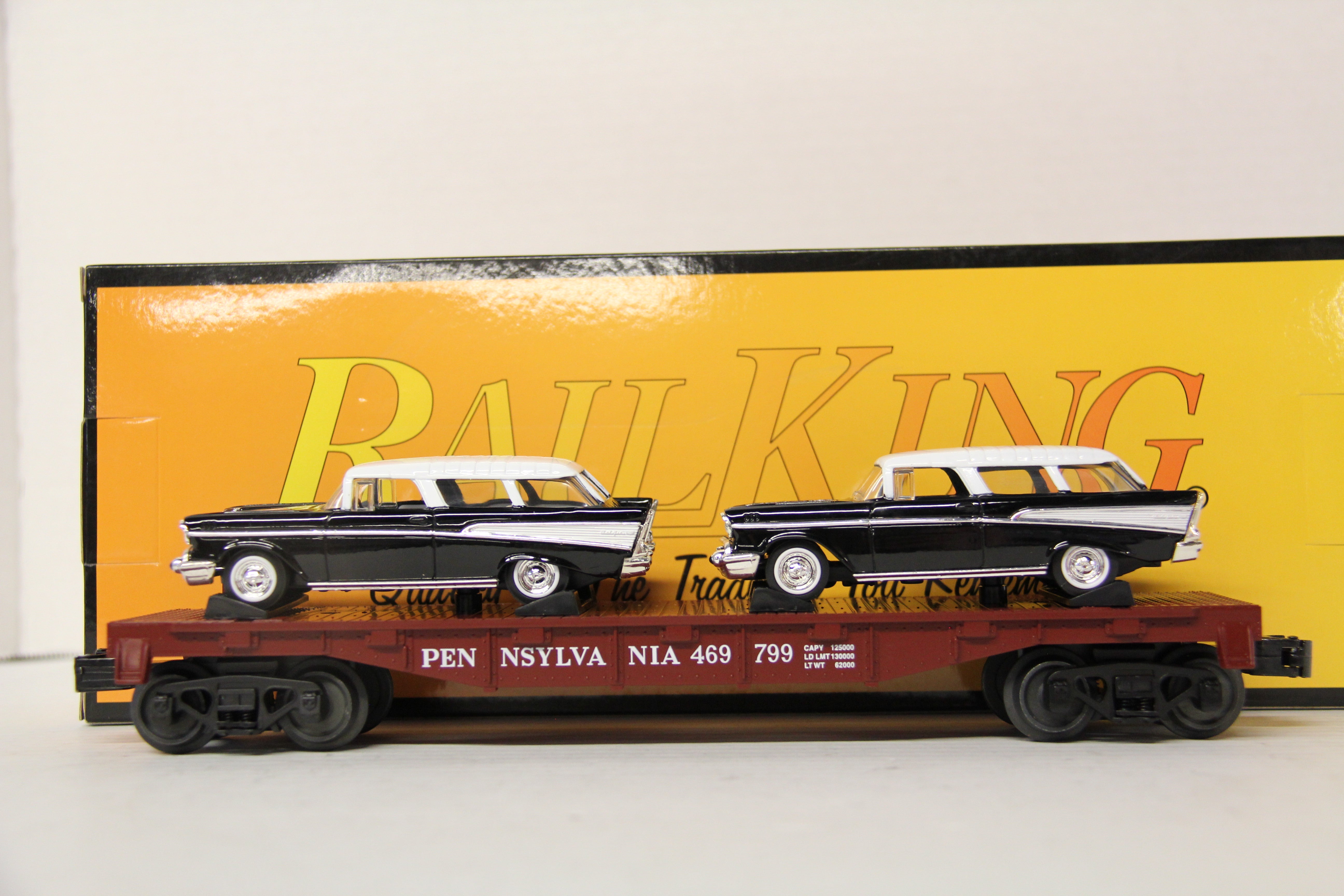 Rail King 30-76873 Pennsylvania Flat Car w/ (2) 1957 Chevy Nomads-Second hand-M6236