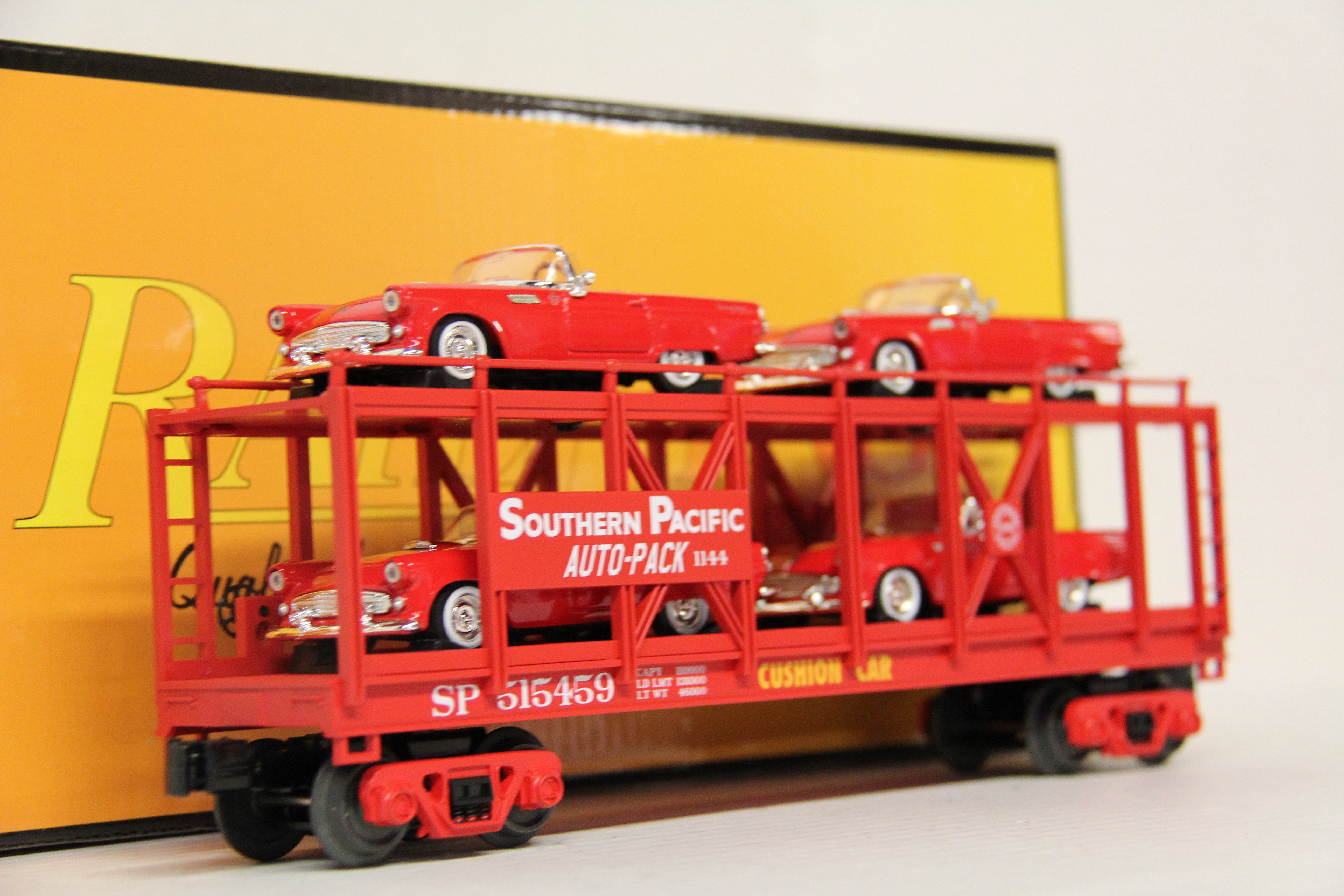 Rail King 30-76877 Southern Pacific Auto Carrier Flat Car w/ (4) 1955 Ford Thunderbirds-Second hand-M6242