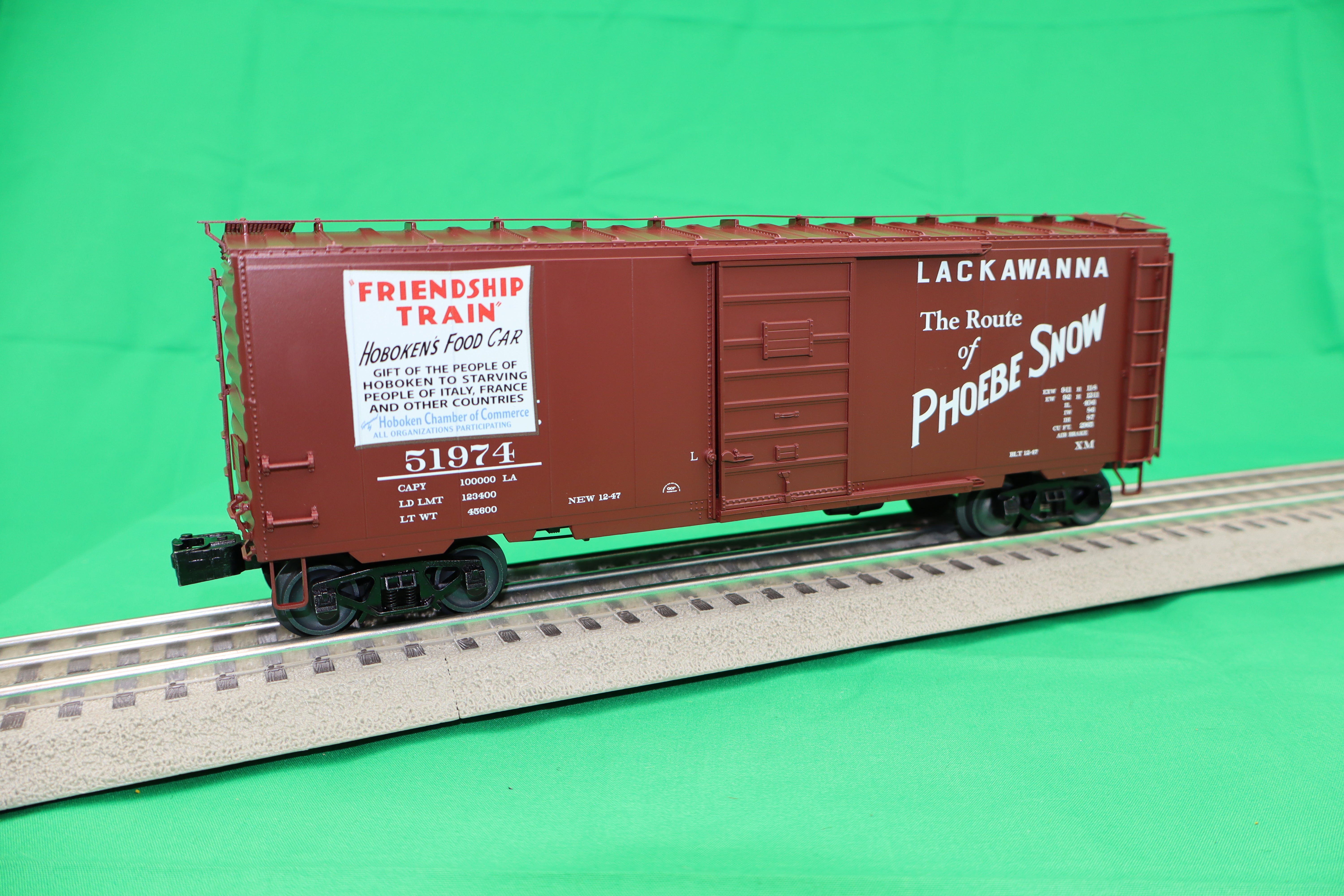 Lionel 2426030 - Freightsounds PS-1 Boxcar "Delaware, Lackawanna & Western" #51974 (Friendship Train)