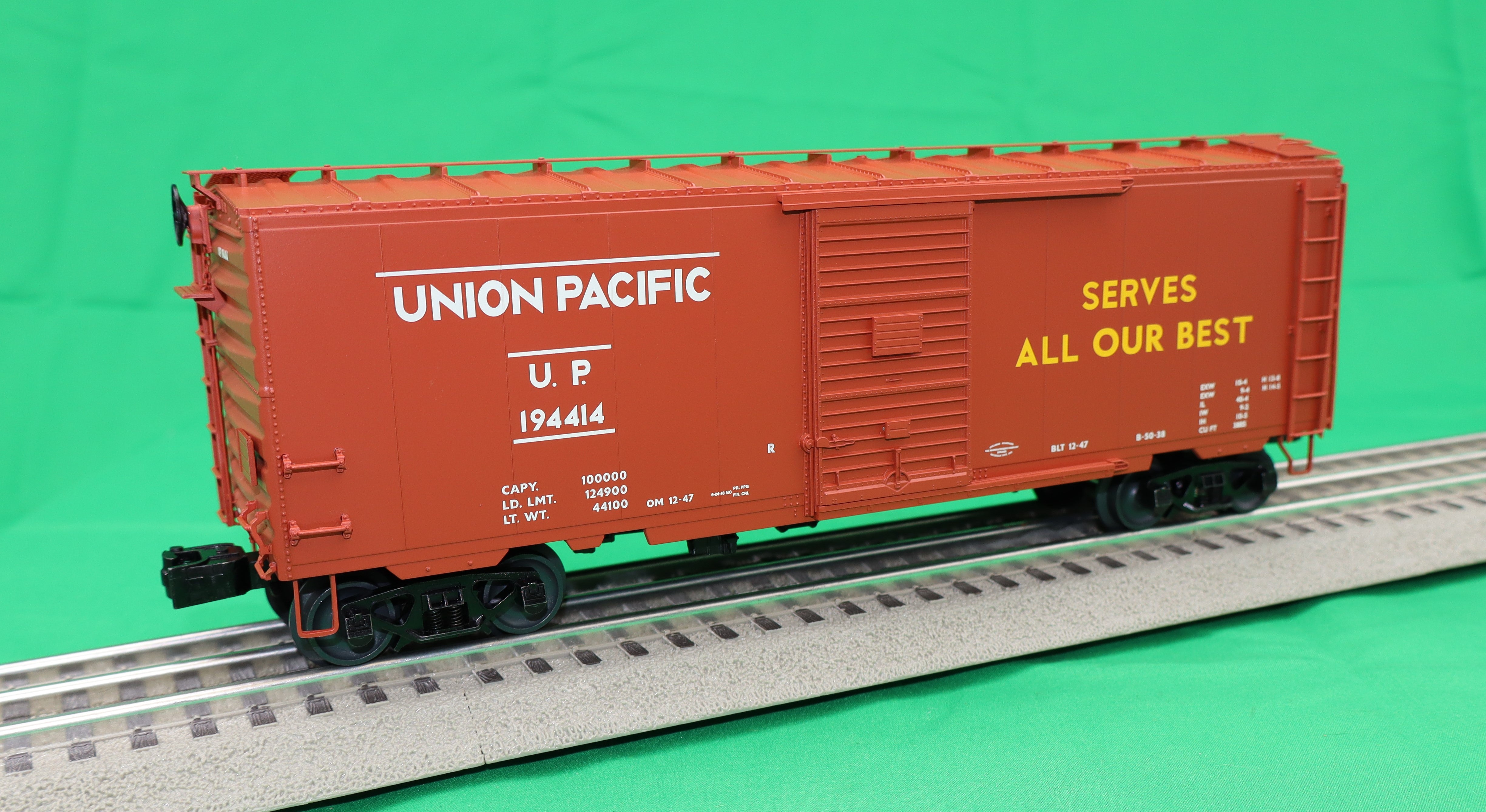 Lionel 2426080 - PatriotSounds PS-1 Boxcar "Union Pacific WWII" #14414 (Tanks Don't Fight)