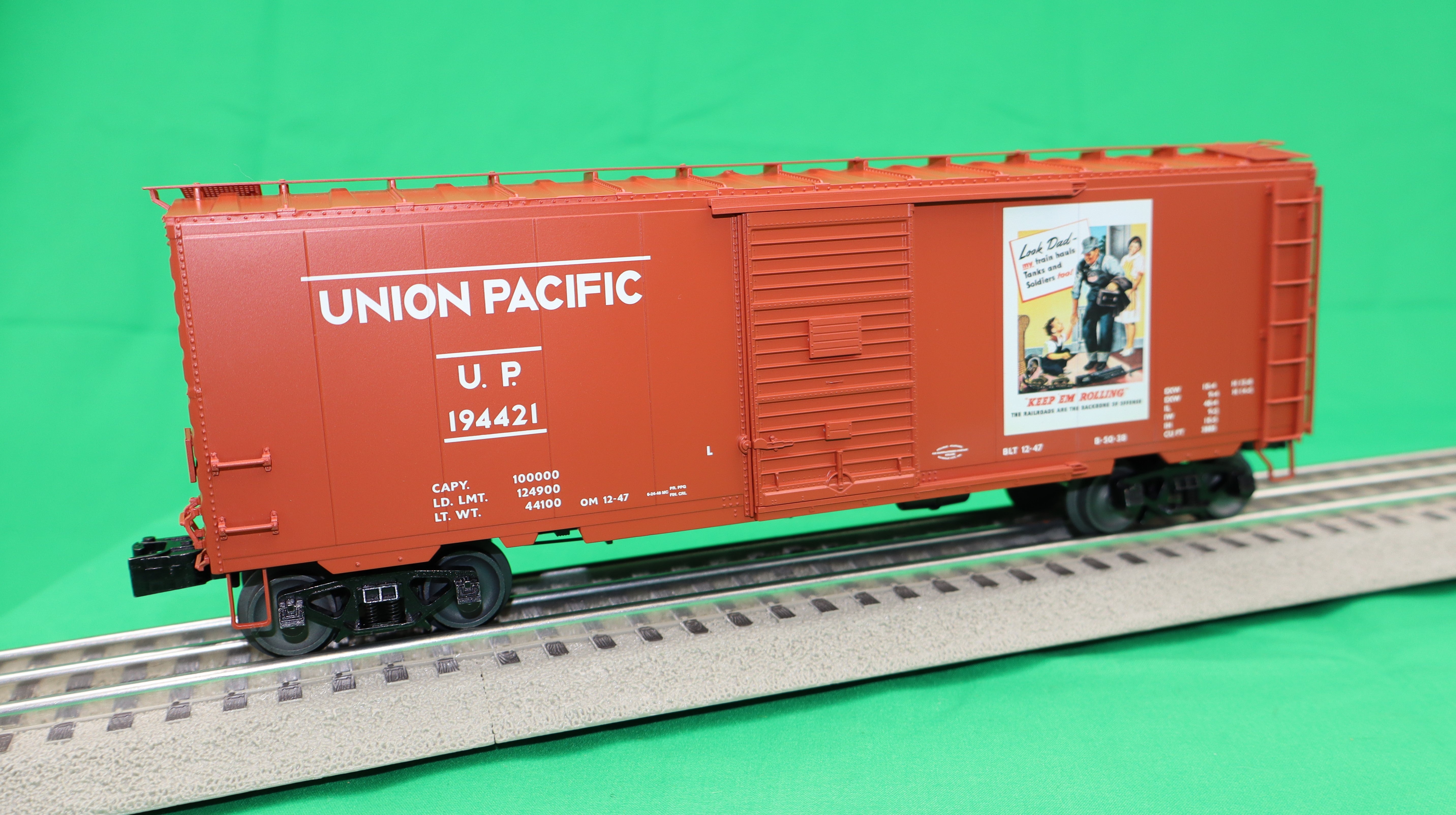 Lionel 2426090 - Freightsounds PS-1 Boxcar "Union Pacific" #194421 (WWII - Look Dad)