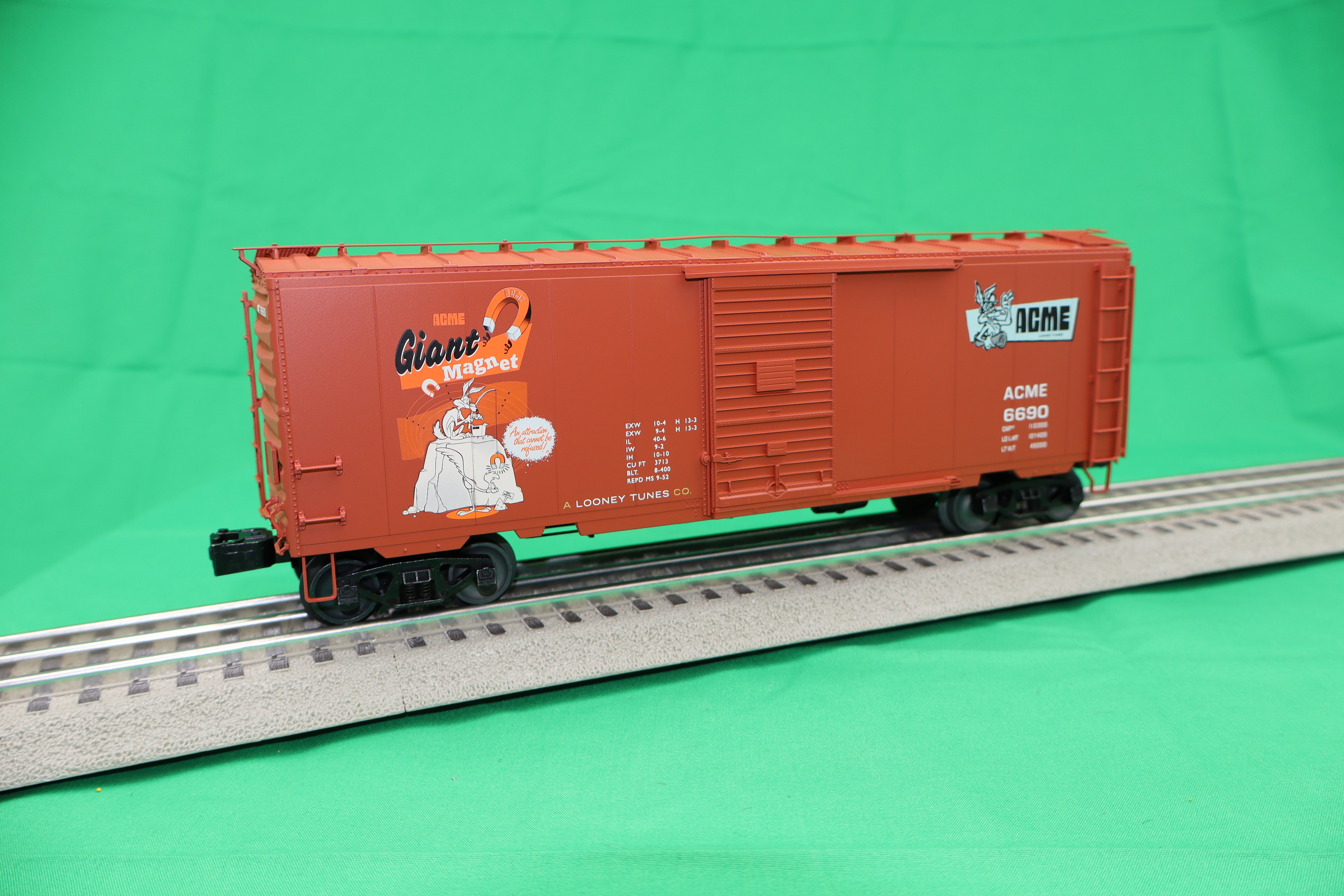 Lionel 2426690 - Looney Tunes - PS-1 Boxcar "ACME" #6690 (Giant Magnet)