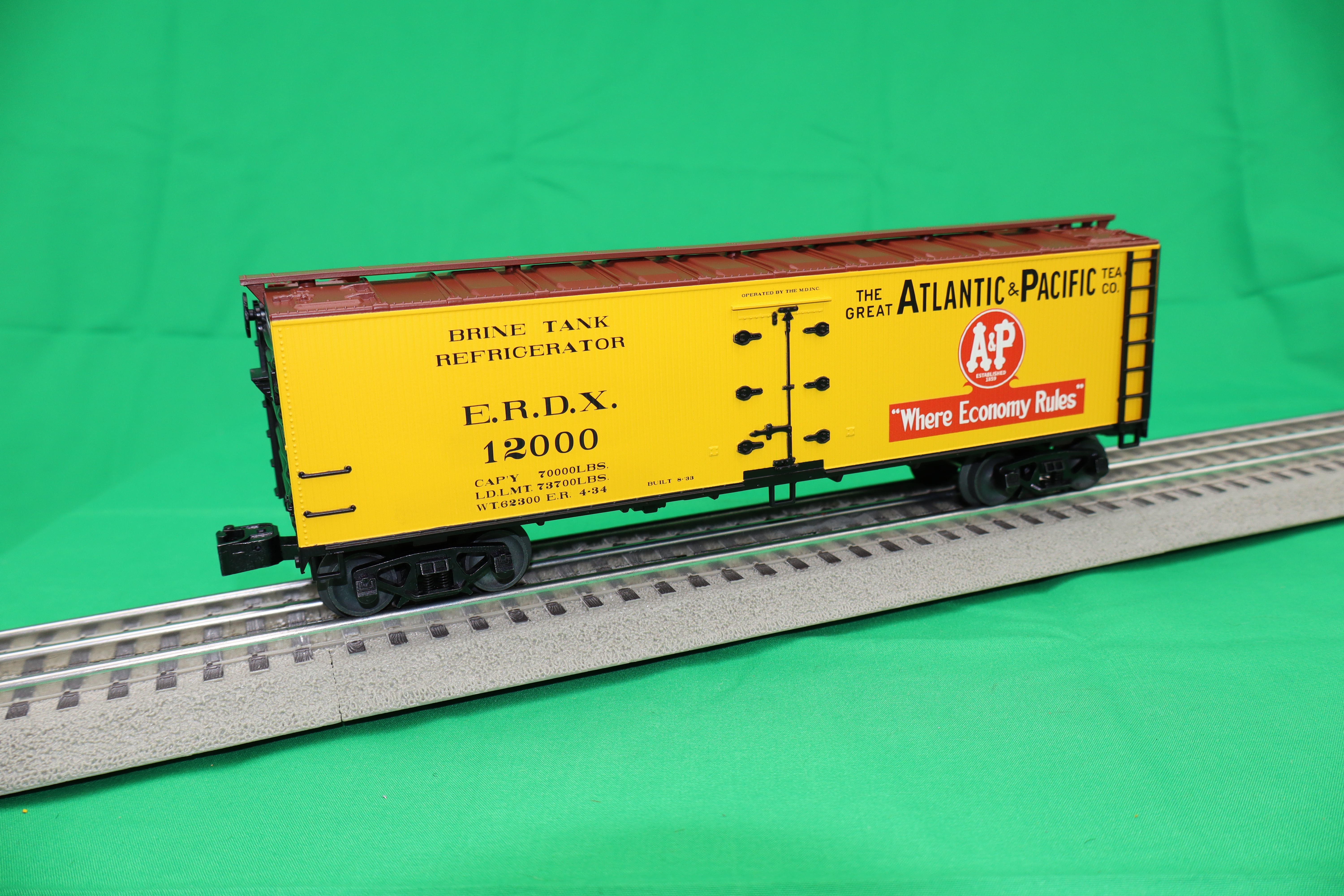 Lionel 2442211 - Woodside Reefer Car "Atlantic & Pacific" #12000