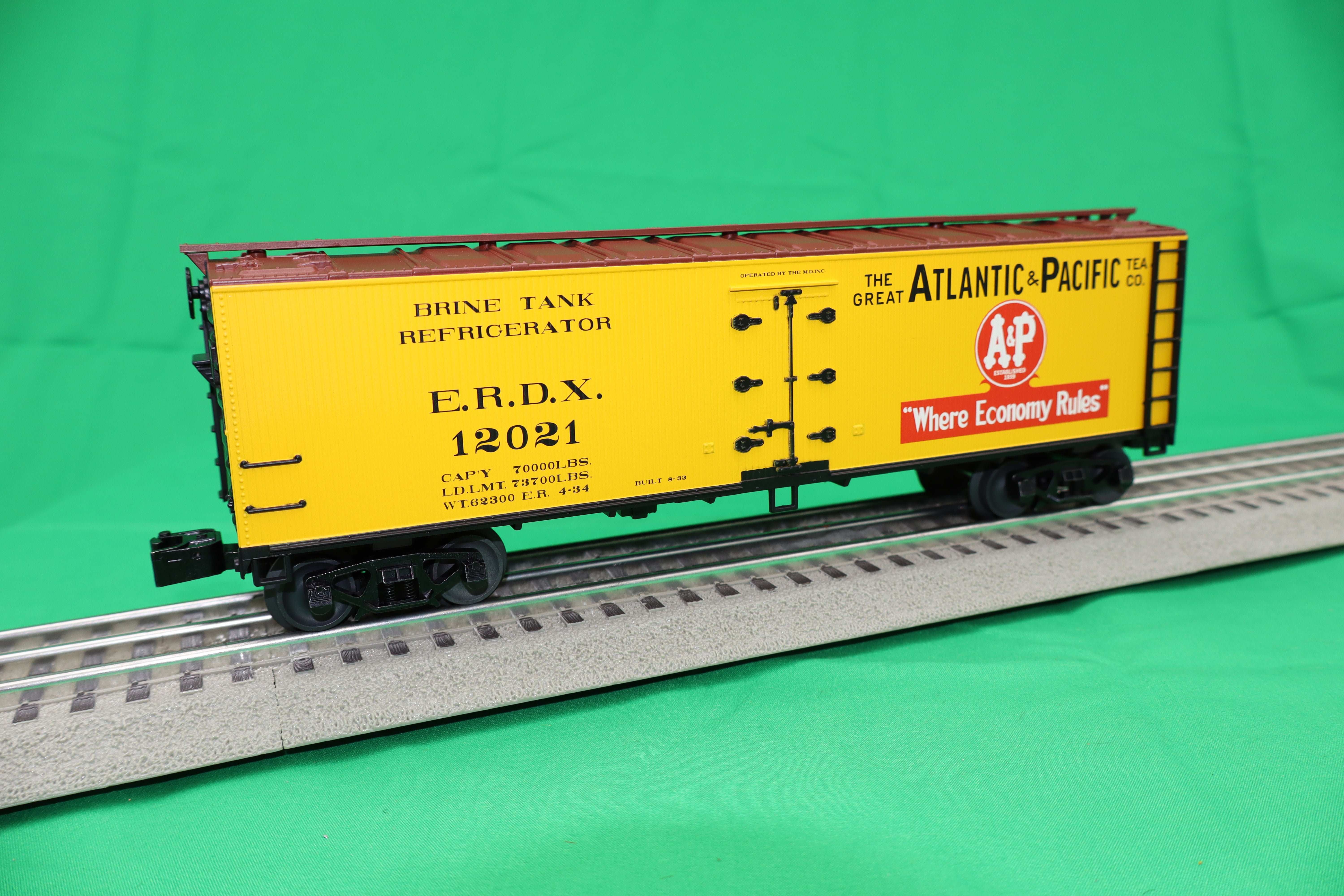 Lionel 2442212 - Woodside Reefer Car "Atlantic & Pacific" #12021