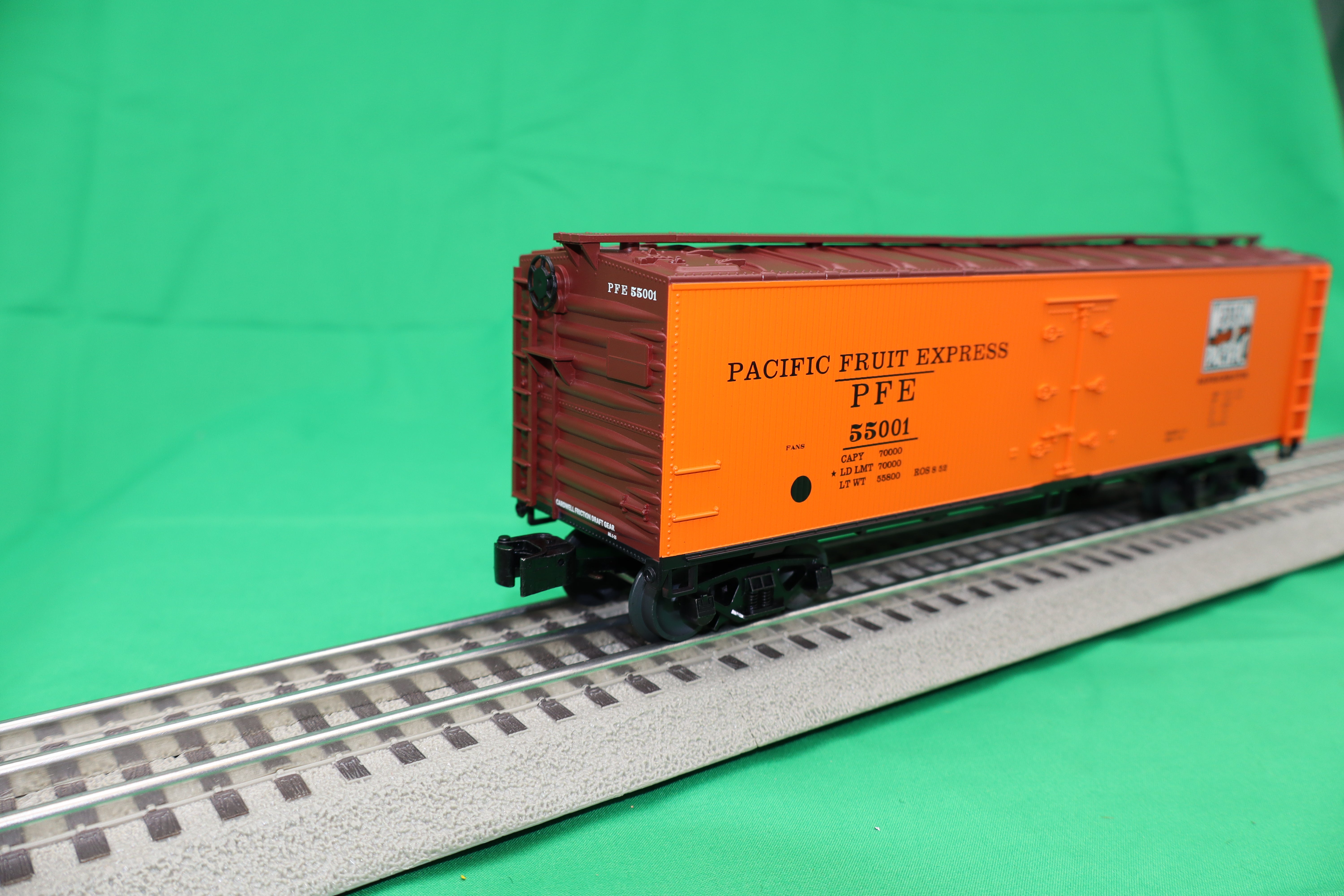 Lionel 2442231 - Woodside Reefer Car "Pacific Fruit Express / Western Pacific" #55001