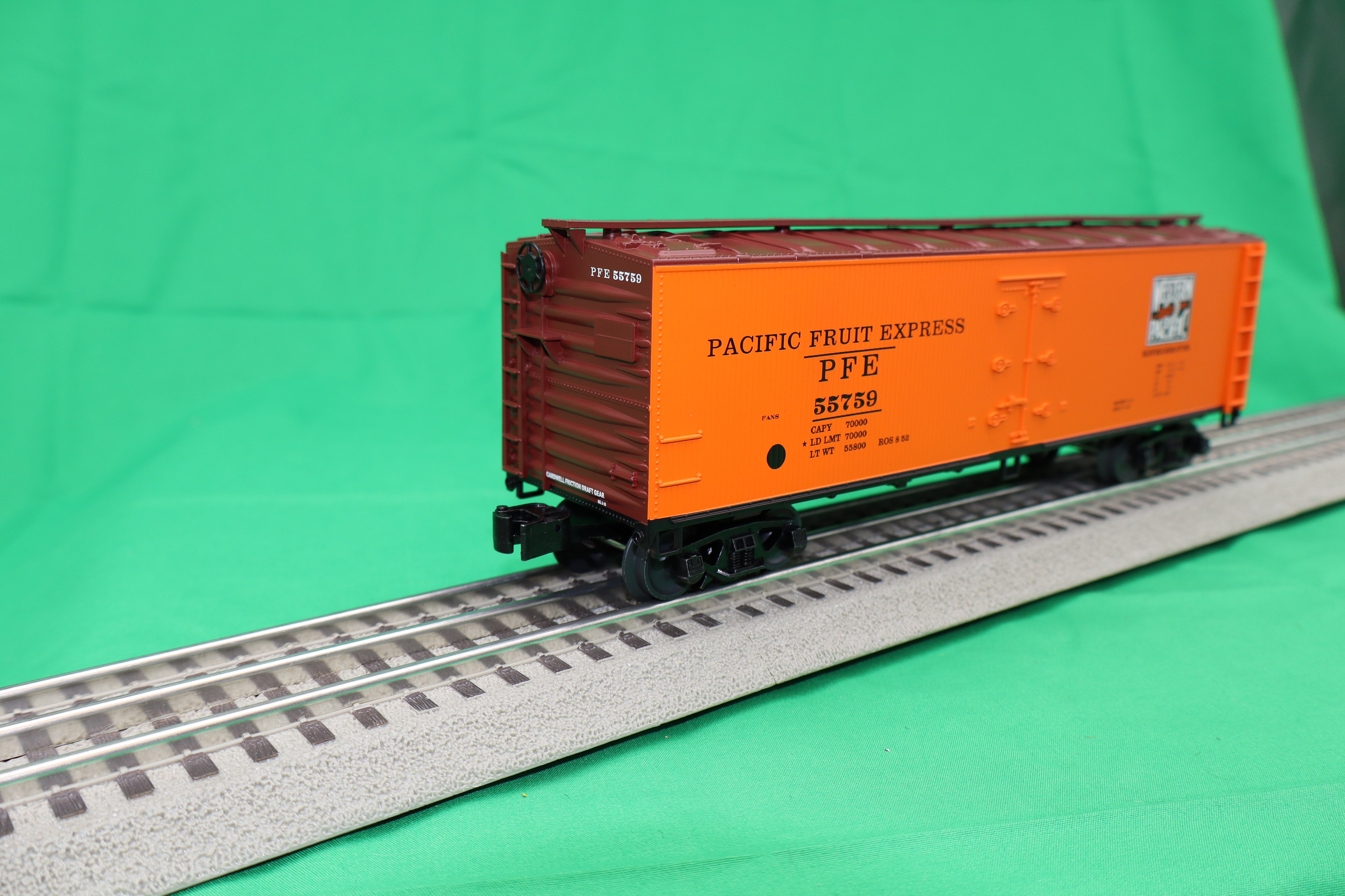 Lionel 2442232 - Woodside Reefer Car "Pacific Fruit Express / Western Pacific" #55759