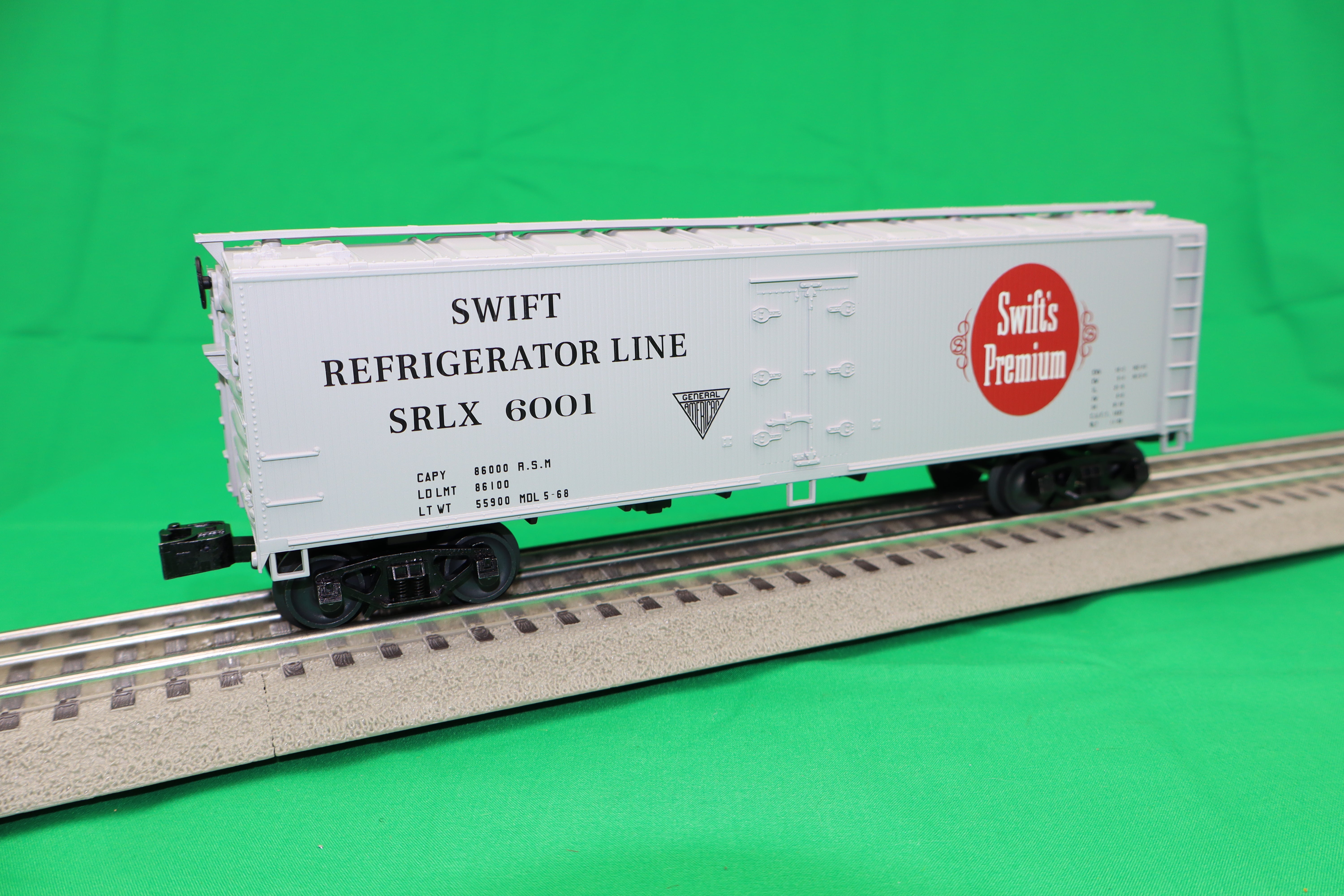 Lionel 2442241 - Woodside Reefer Car "Swift's Premium" #6001