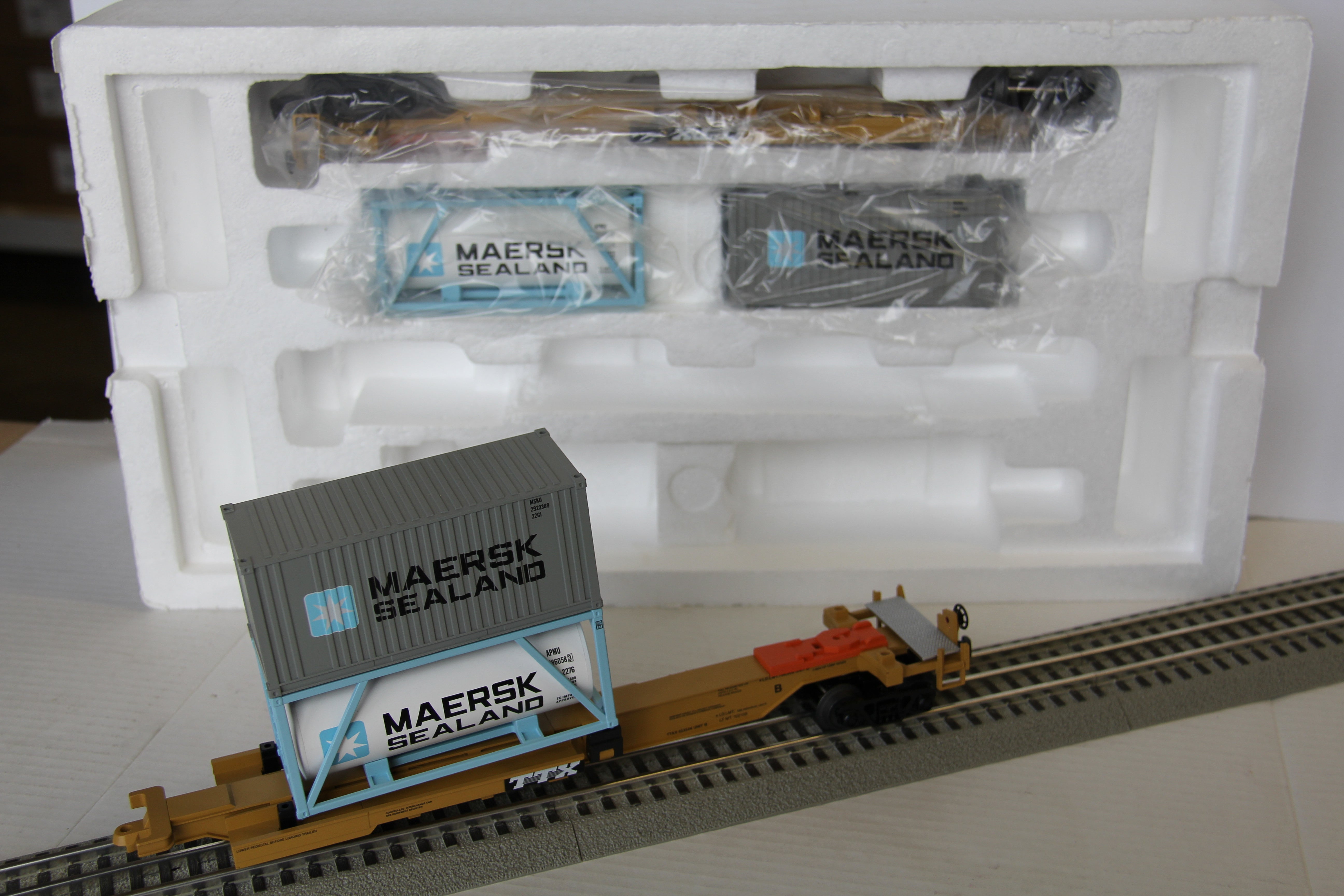 MTH 20-95300 TTX 2 Car Spine Set w/ (4) 20' Containers-Second hand-M4161