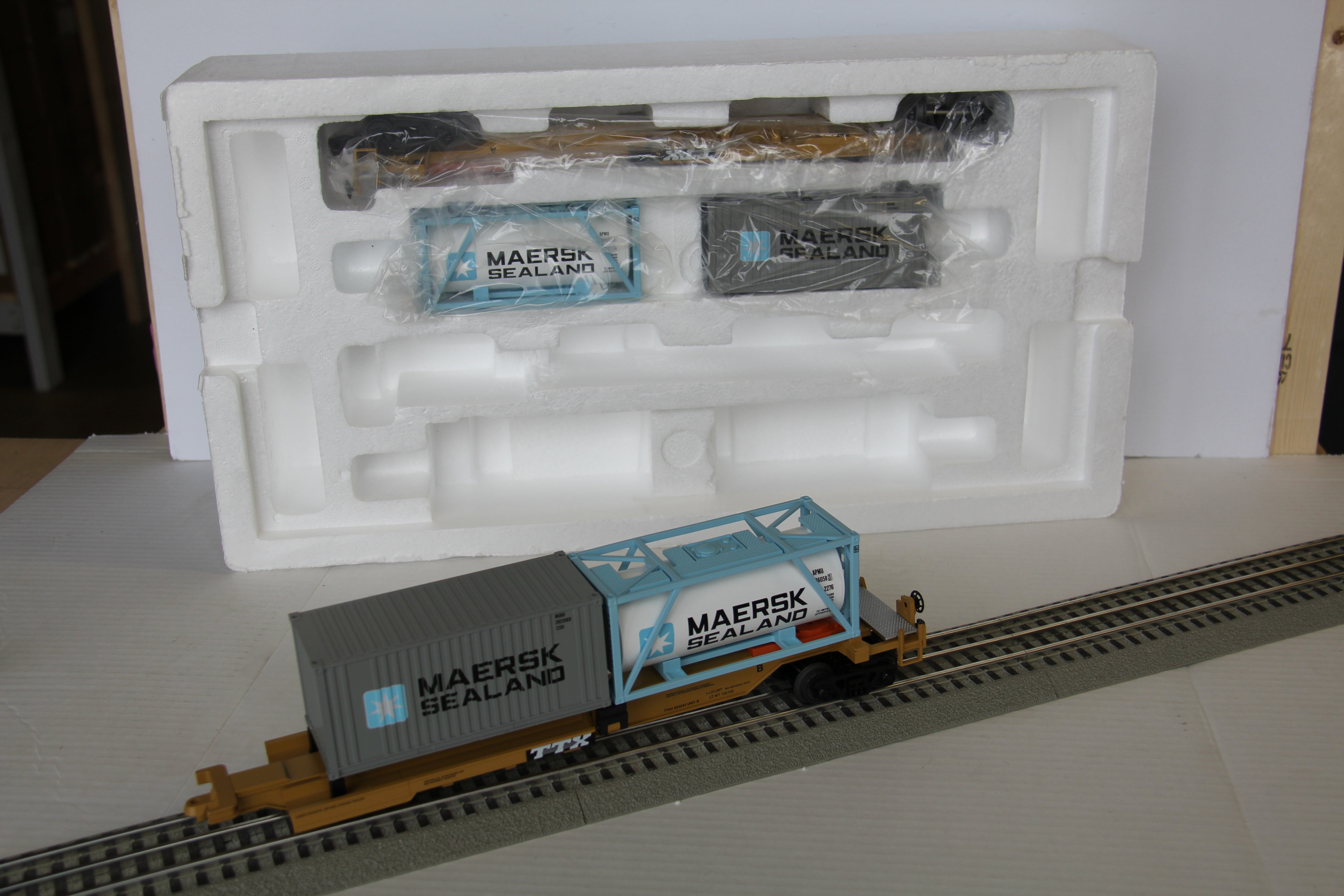 MTH 20-95300 TTX 2 Car Spine Set w/ (4) 20' Containers-Second hand-M4161