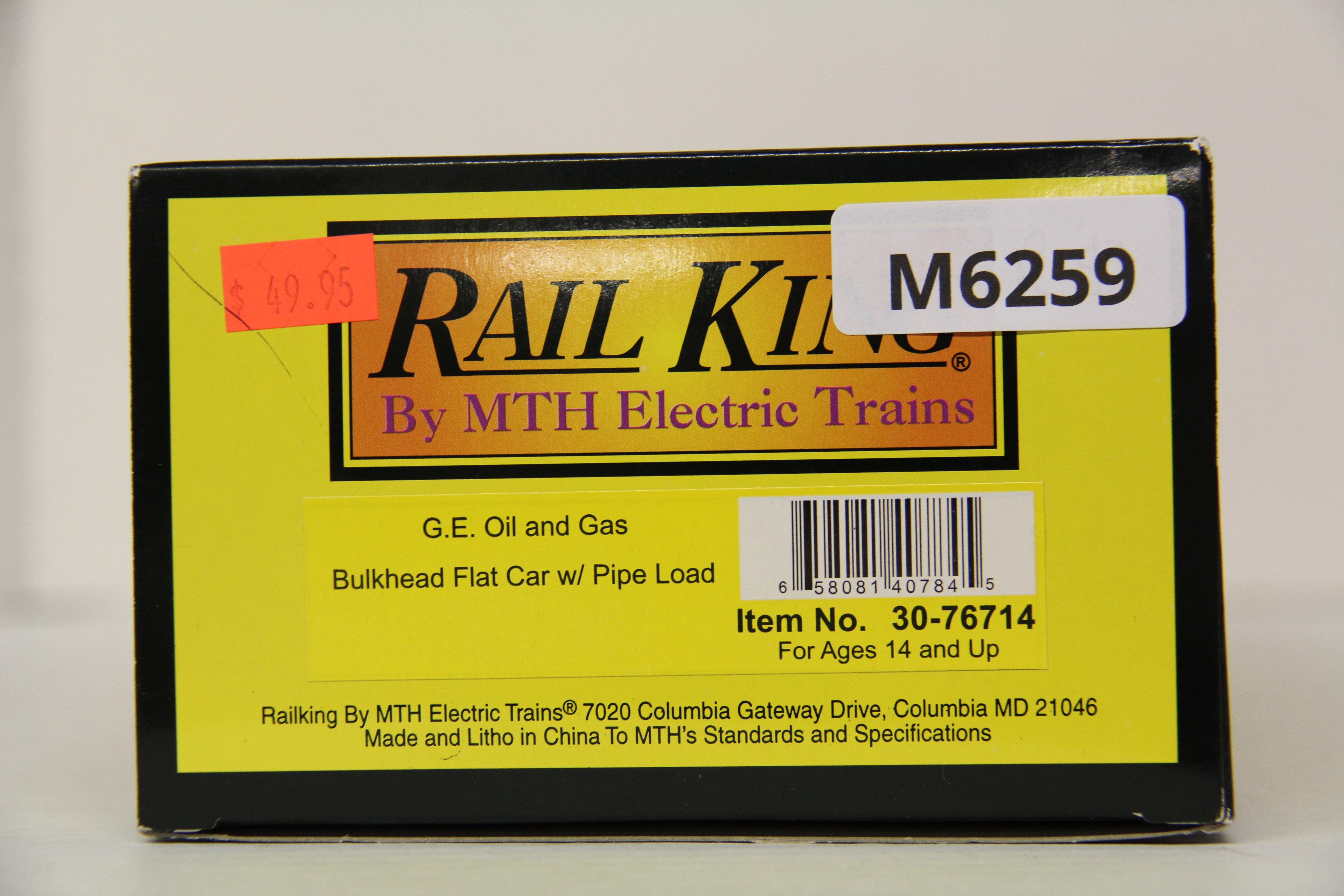 Rail King 30-76714 G.E. Oil and Gas Bulkhead Flat Car w/ Pipe Load-Second hand-M6259