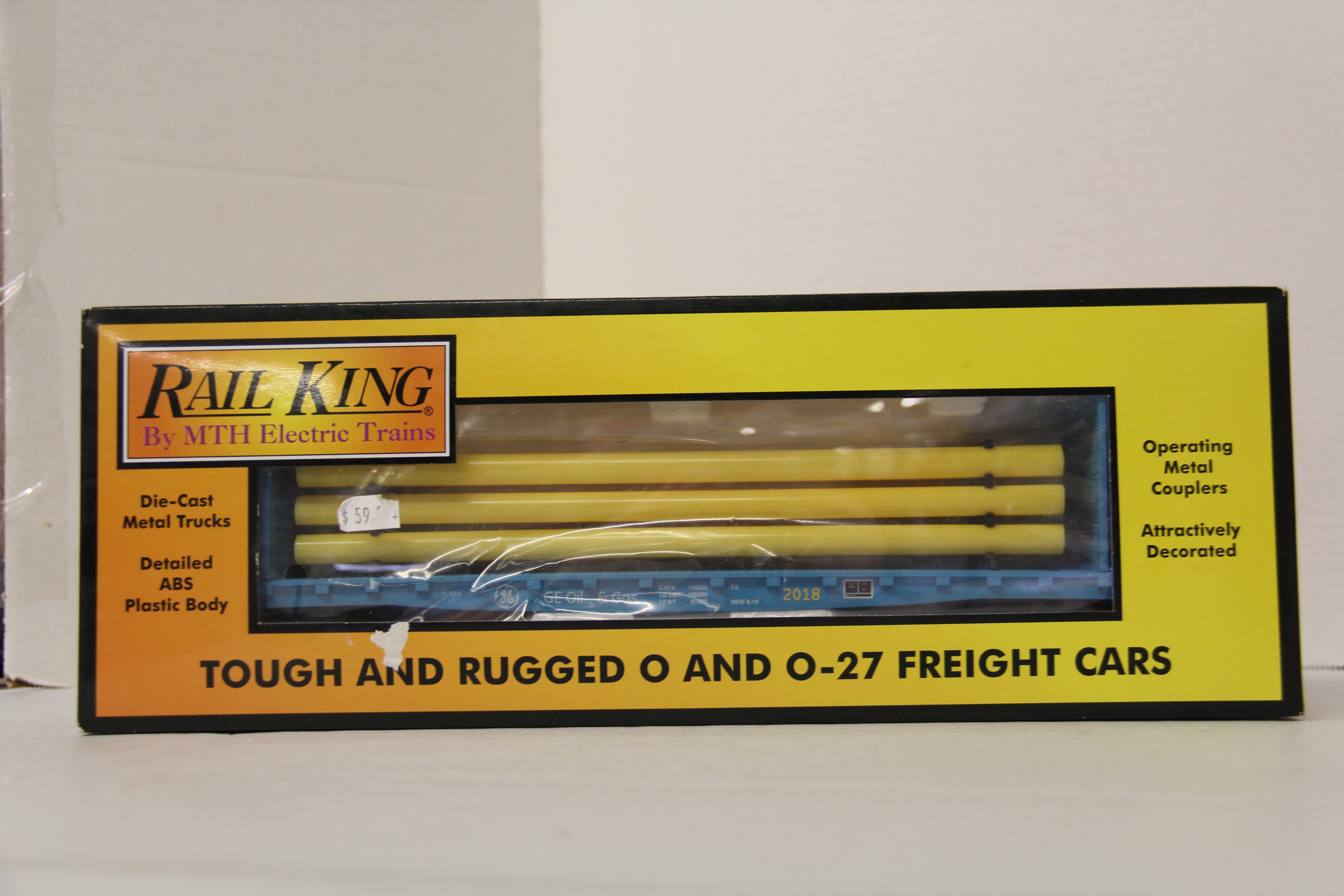Rail King 30-76714 G.E. Oil and Gas Bulkhead Flat Car w/ Pipe Load-Second hand-M6259