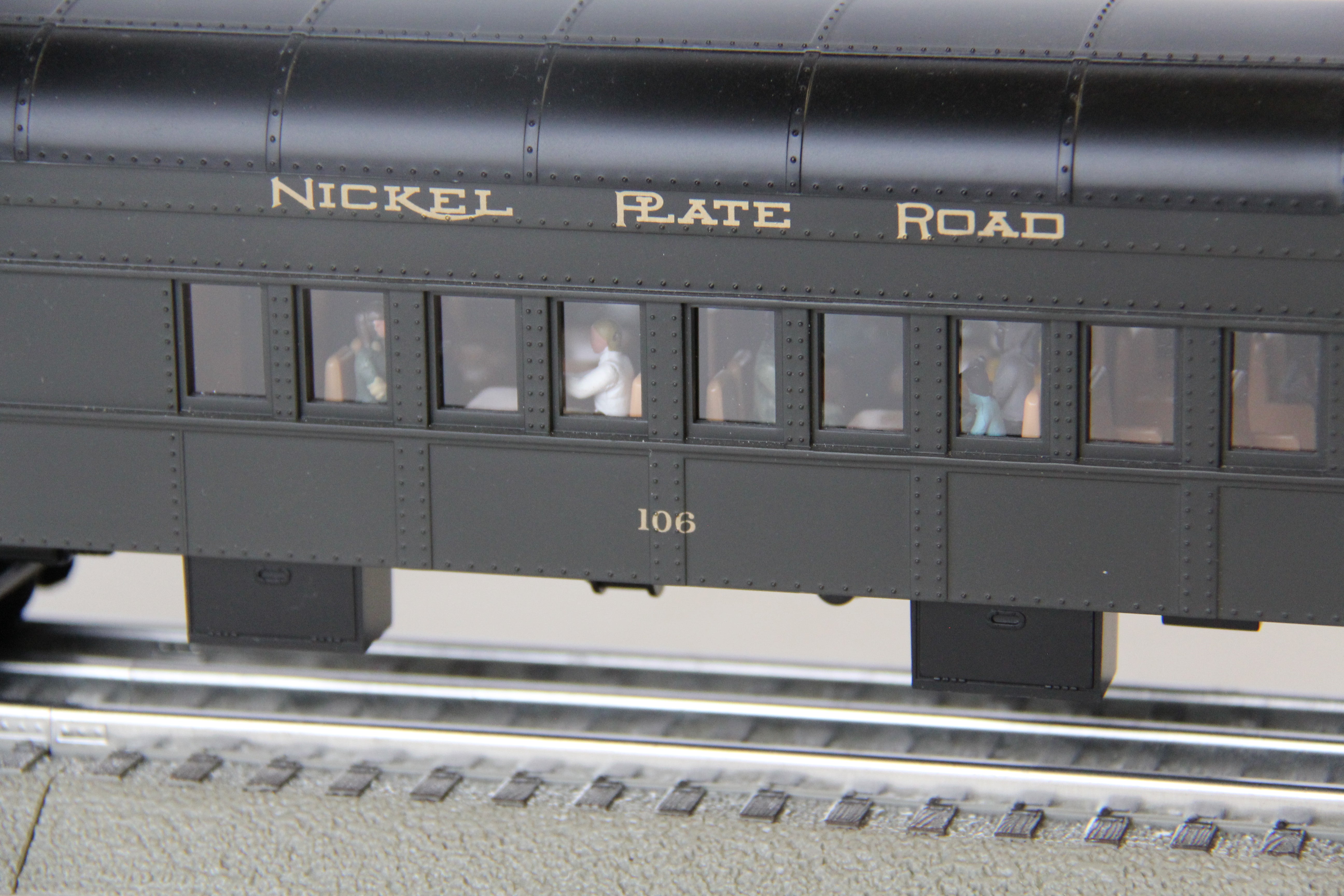 MTH 20-41040 Nickel Plate Road 2 Car 70' Madison Combine/Diner Pass Set-Second hand-M4162
