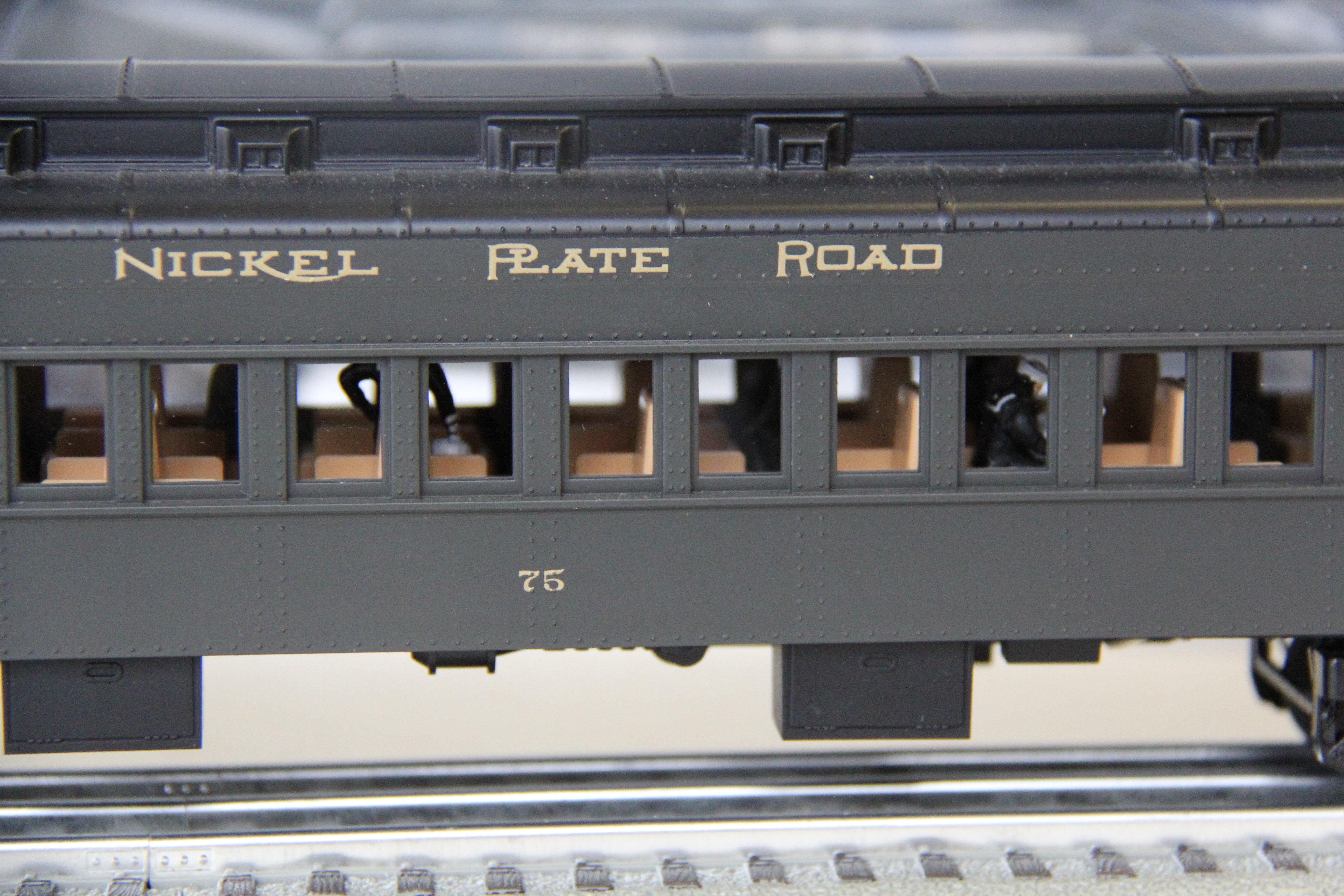 MTH 20-40040 Nickel Plate Road 5 Car 70' Madison Pass Set-Second hand-M4164