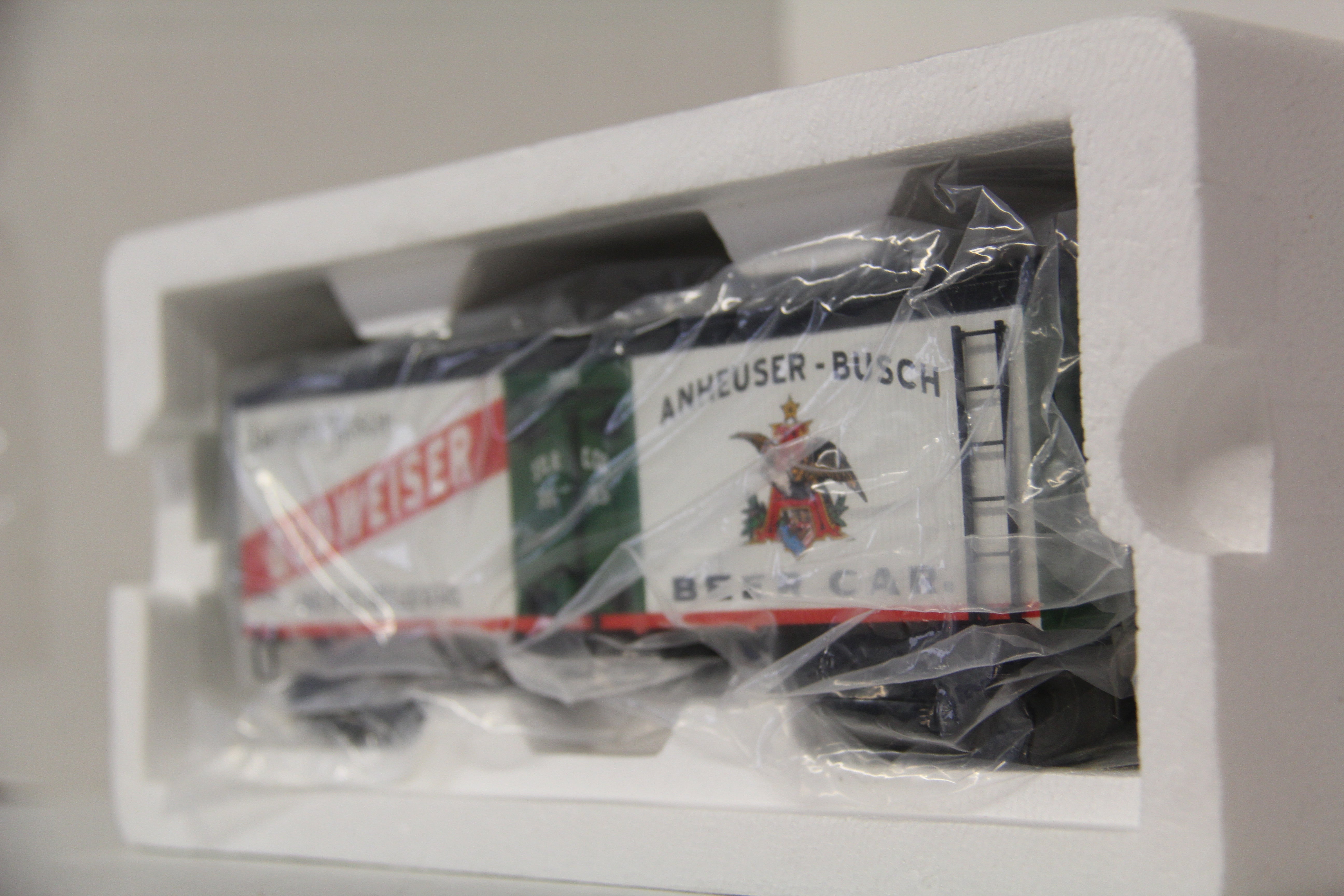 MTH 20-94323 Anheuser-Busch Budweiser 36' Woodsided Reefer Car #3385-Second hand-M6262