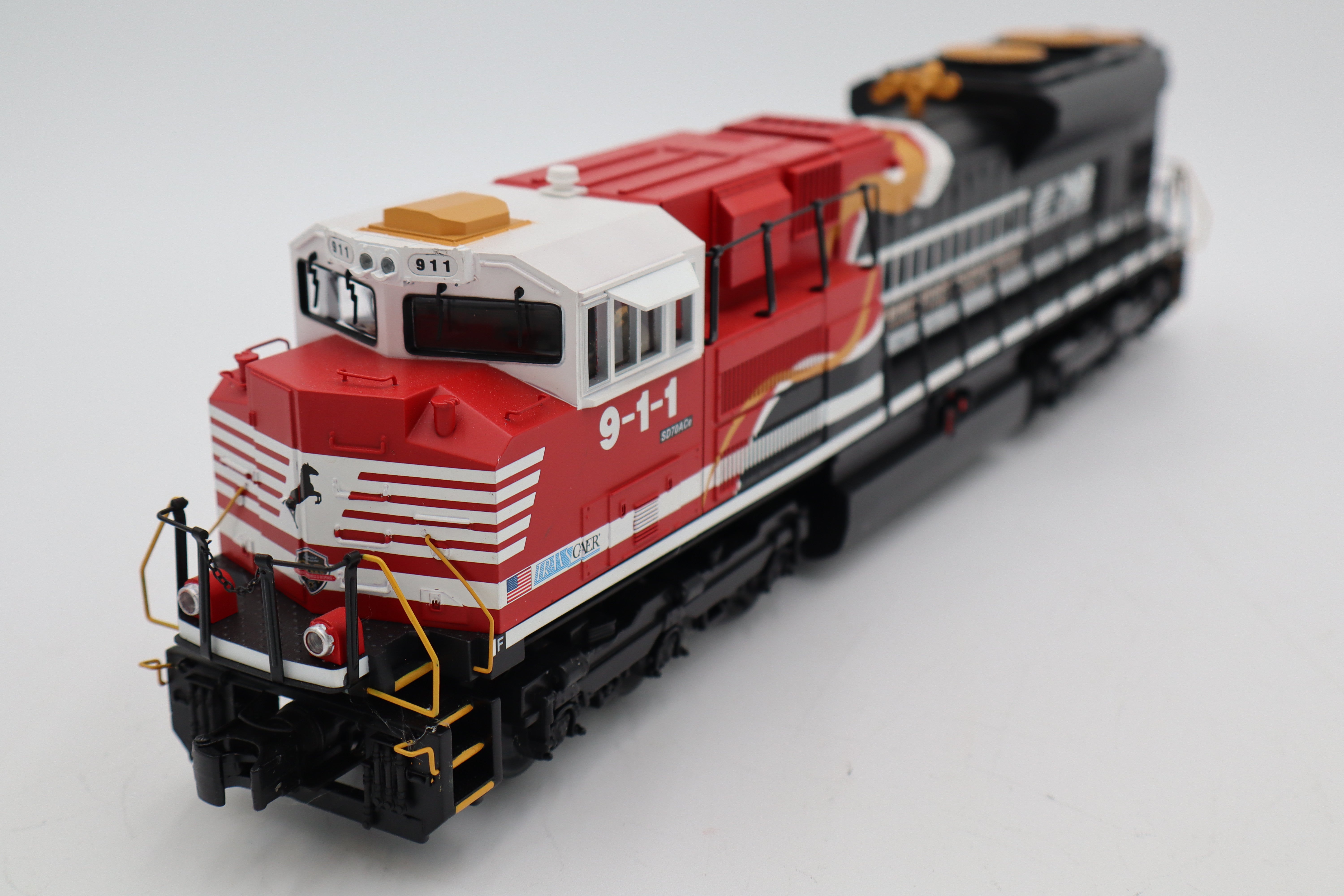 Rail King 30-20361-1e Norfolk Southern First Responders SD70ACe Imperial Diesel Engine & Rail King 30-20361a Norfolk Southern First Responders Bay Window Caboose-Second hand-M8451