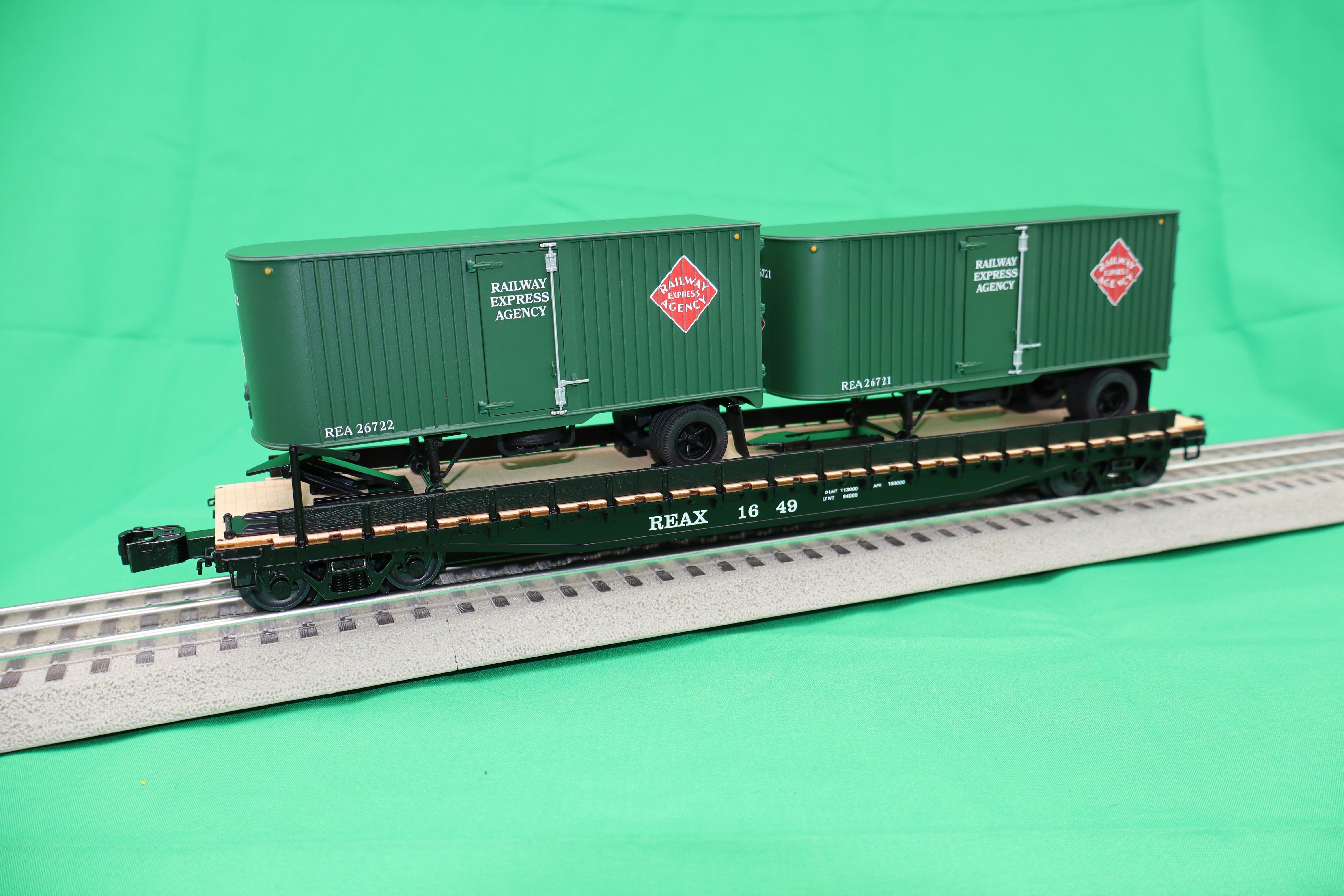 Lionel 2426730 - 50' Flatcar "Railway Express Agency" w/ 20' Trailers #1649