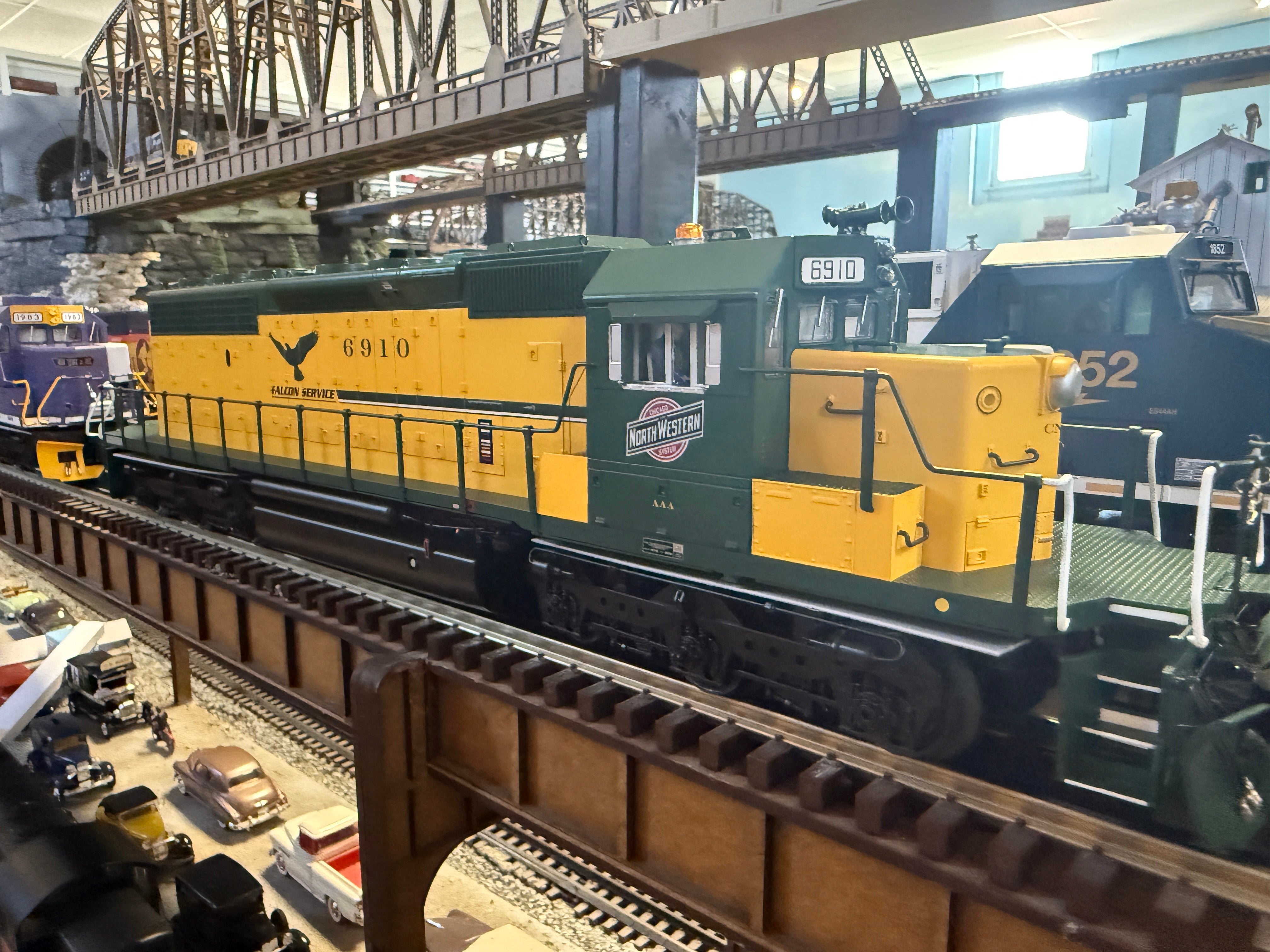 Lionel 2533401 - Legacy SD40-2 Diesel Locomotive "Chicago & North Western" #6910